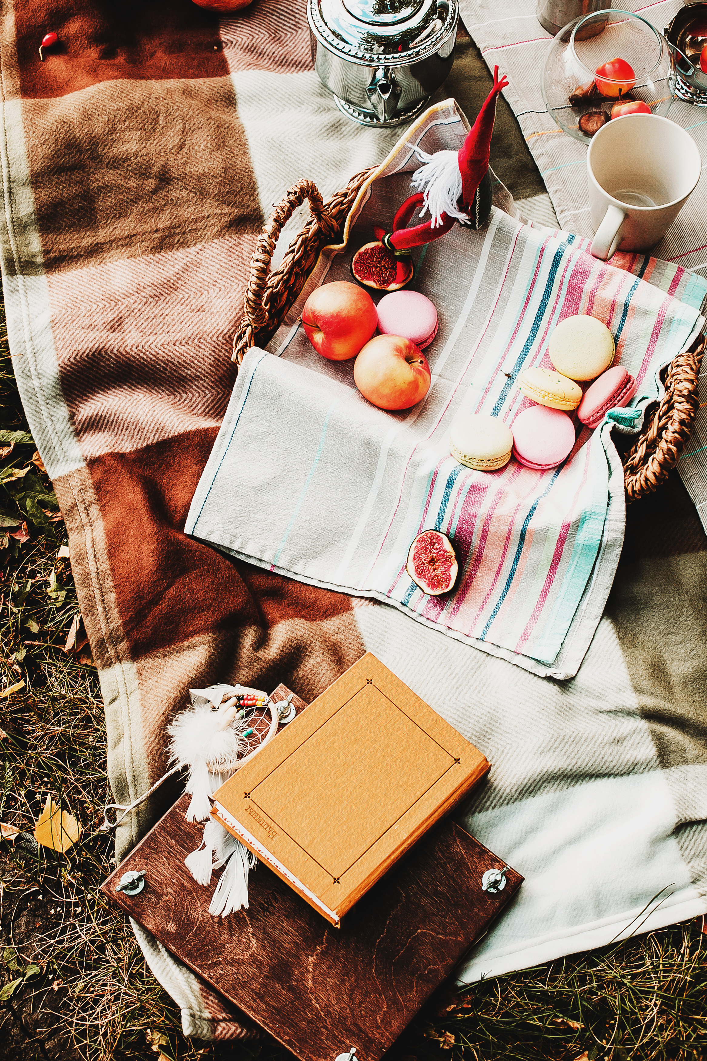 Даня, мама и бабушка. Осенний пейзаж. Фотограф Полина Егорова город Тюмень