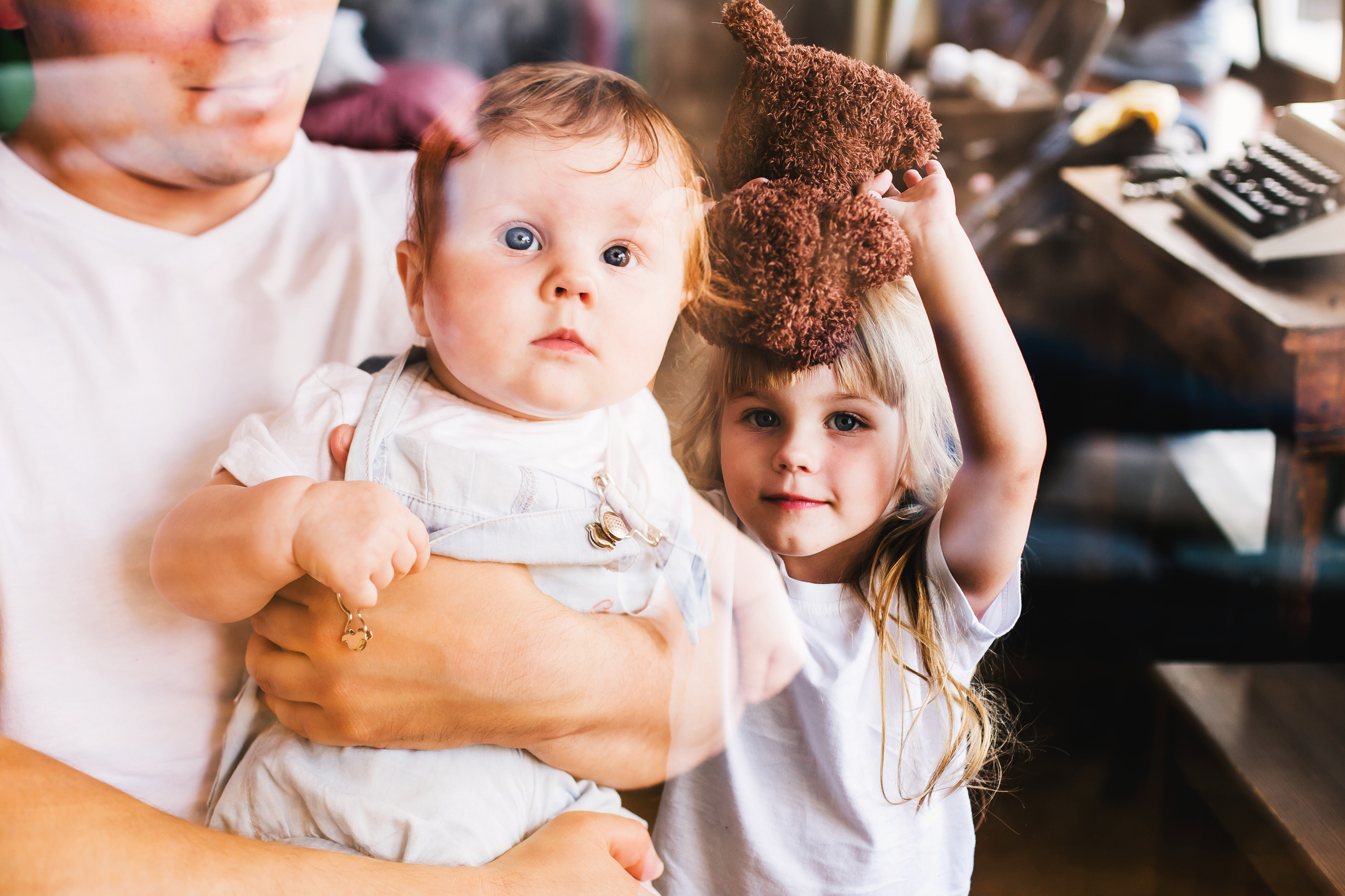 Семья в воздухе. Фотограф Полина Егорова город Тюмень
