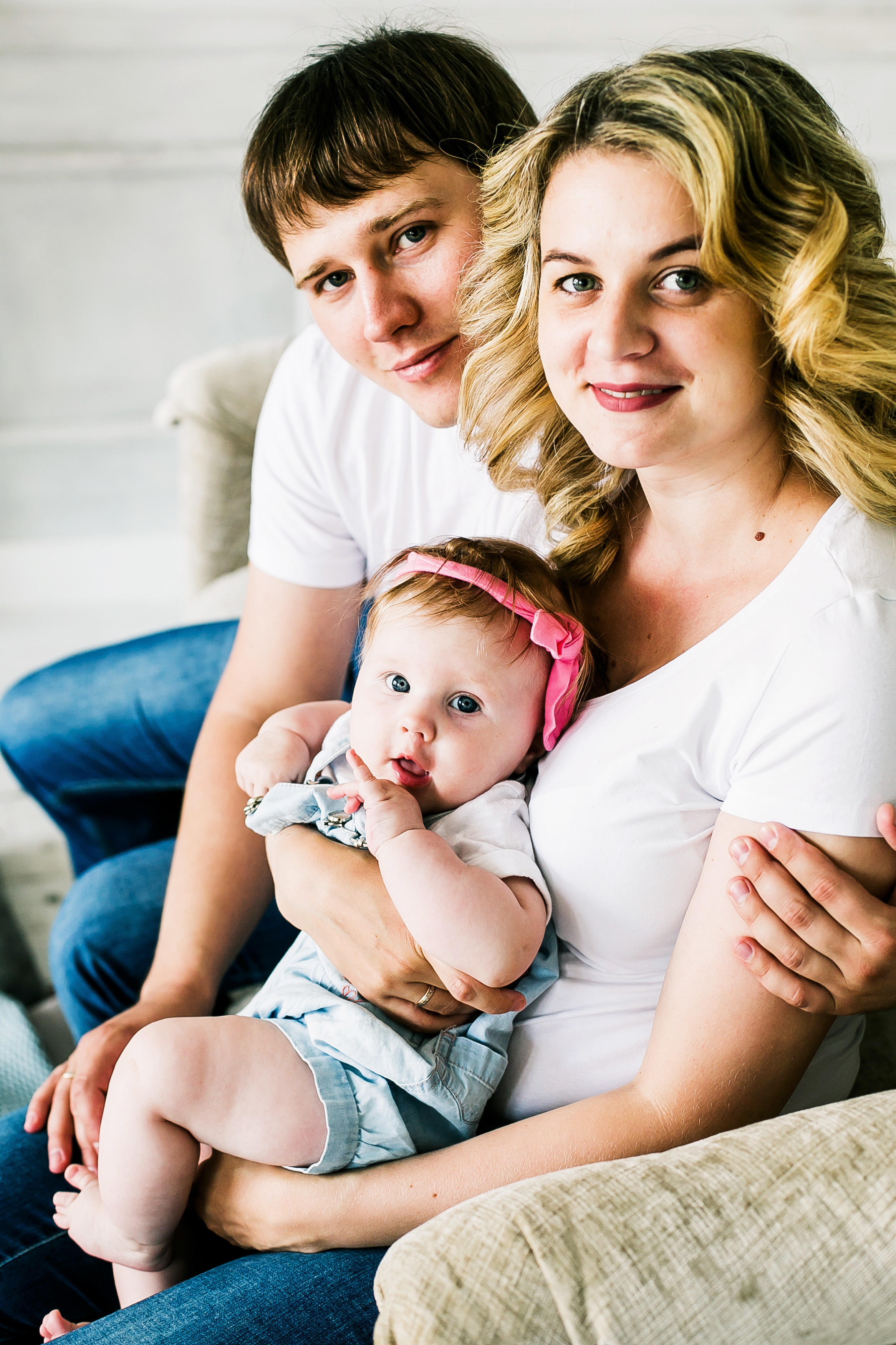 Семья в воздухе. Фотограф Полина Егорова город Тюмень