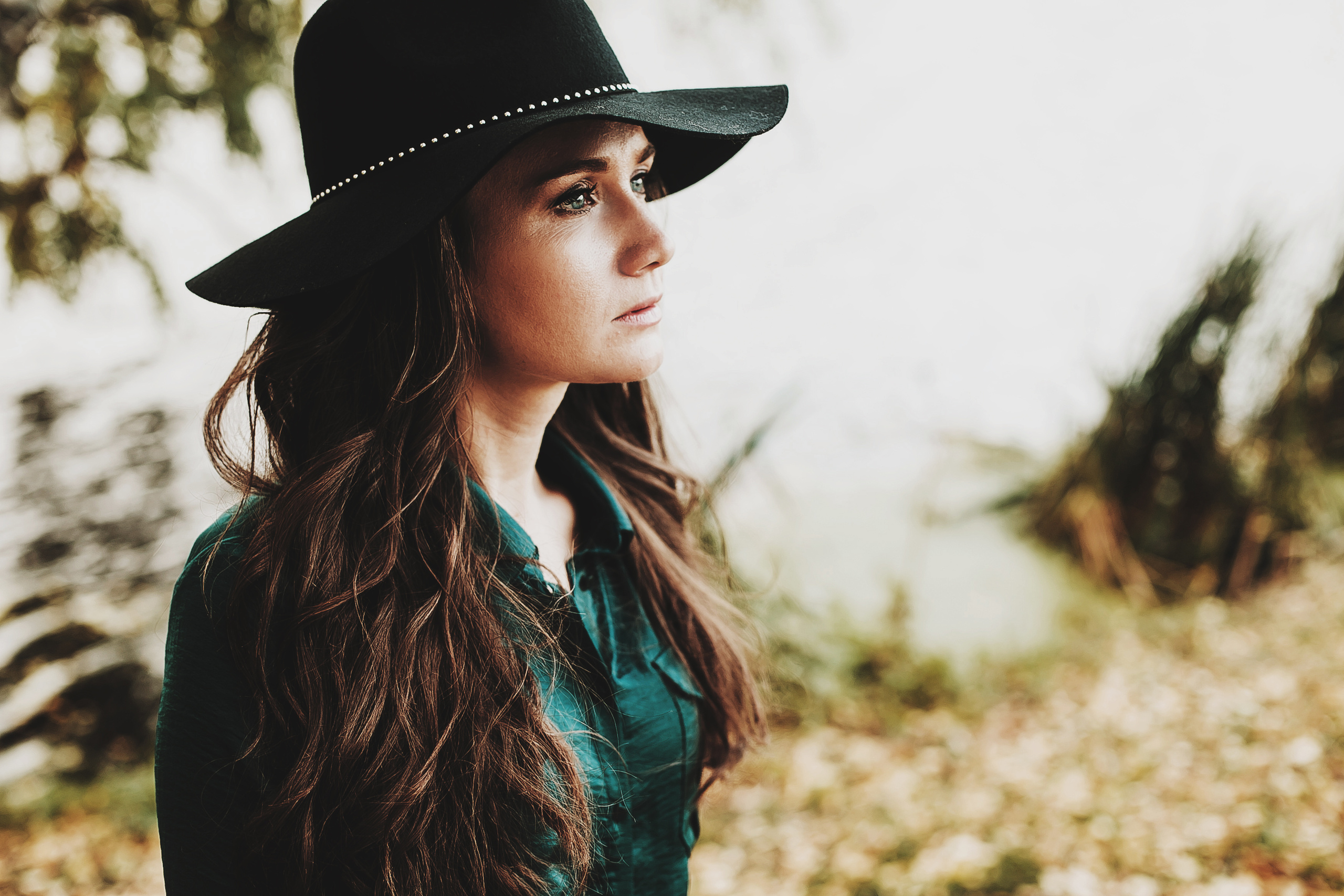 Даня, мама и бабушка. Осенний пейзаж. Фотограф Полина Егорова город Тюмень