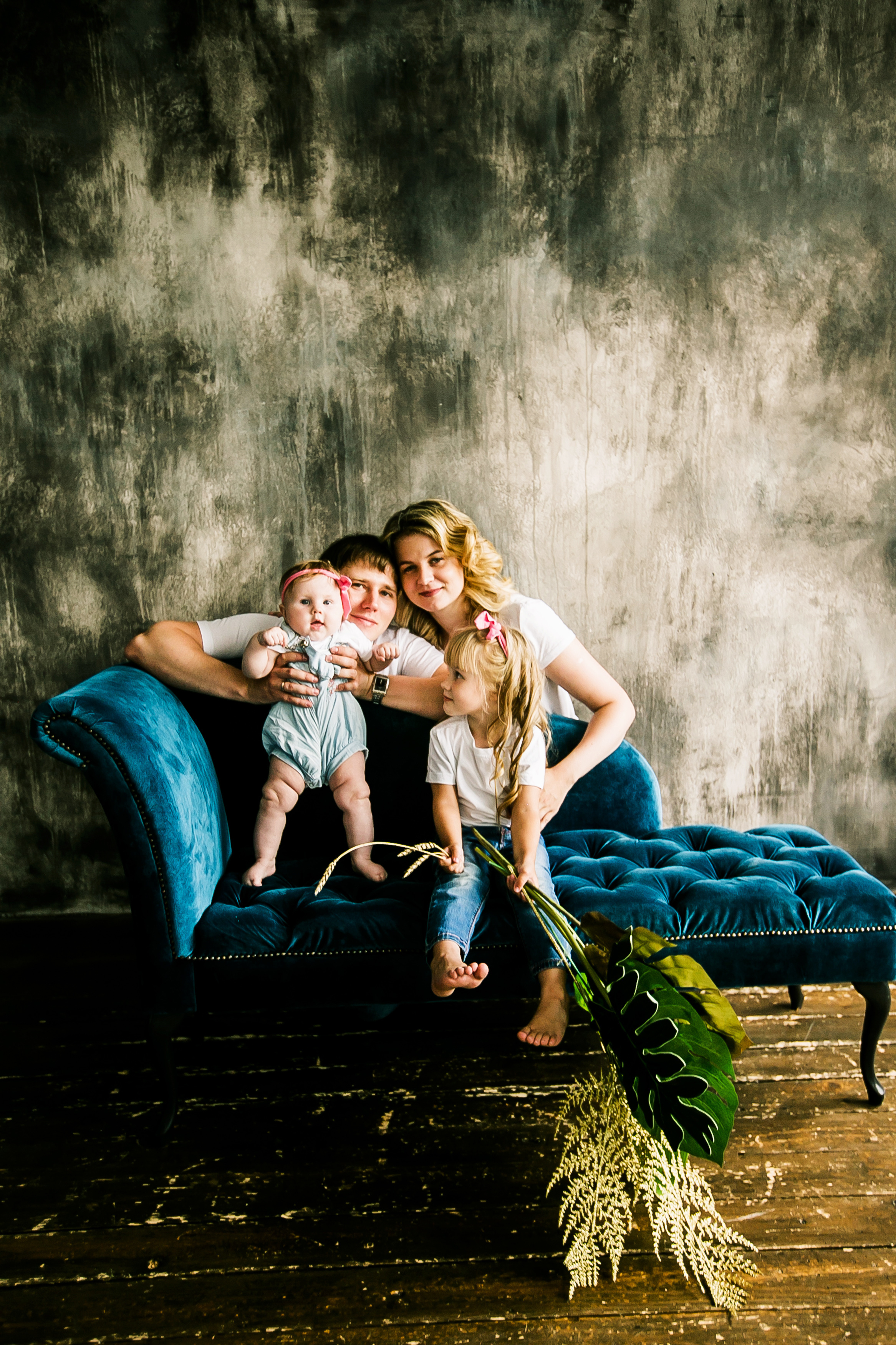 Семья в воздухе. Фотограф Полина Егорова город Тюмень