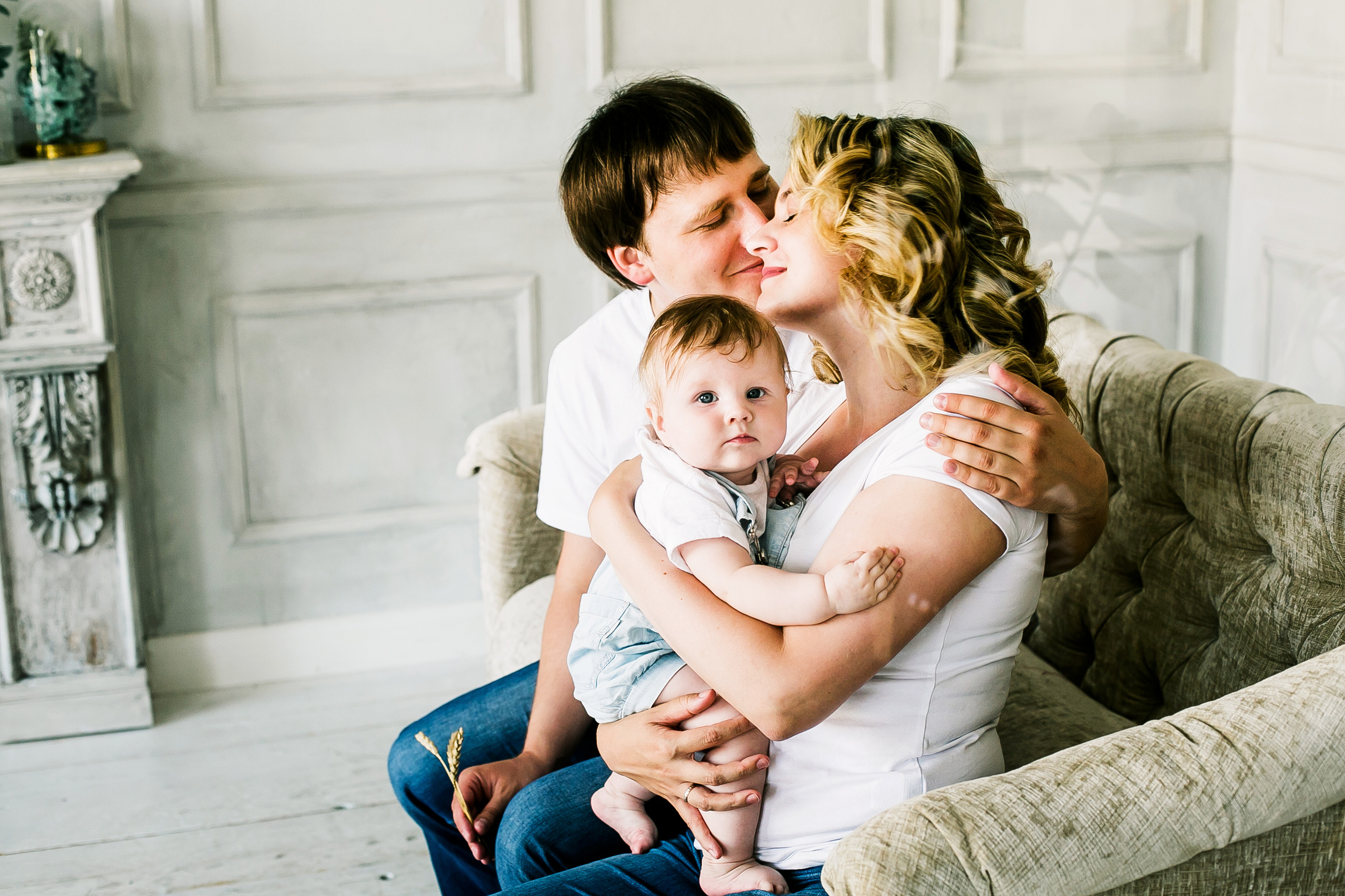 Семья в воздухе. Фотограф Полина Егорова город Тюмень