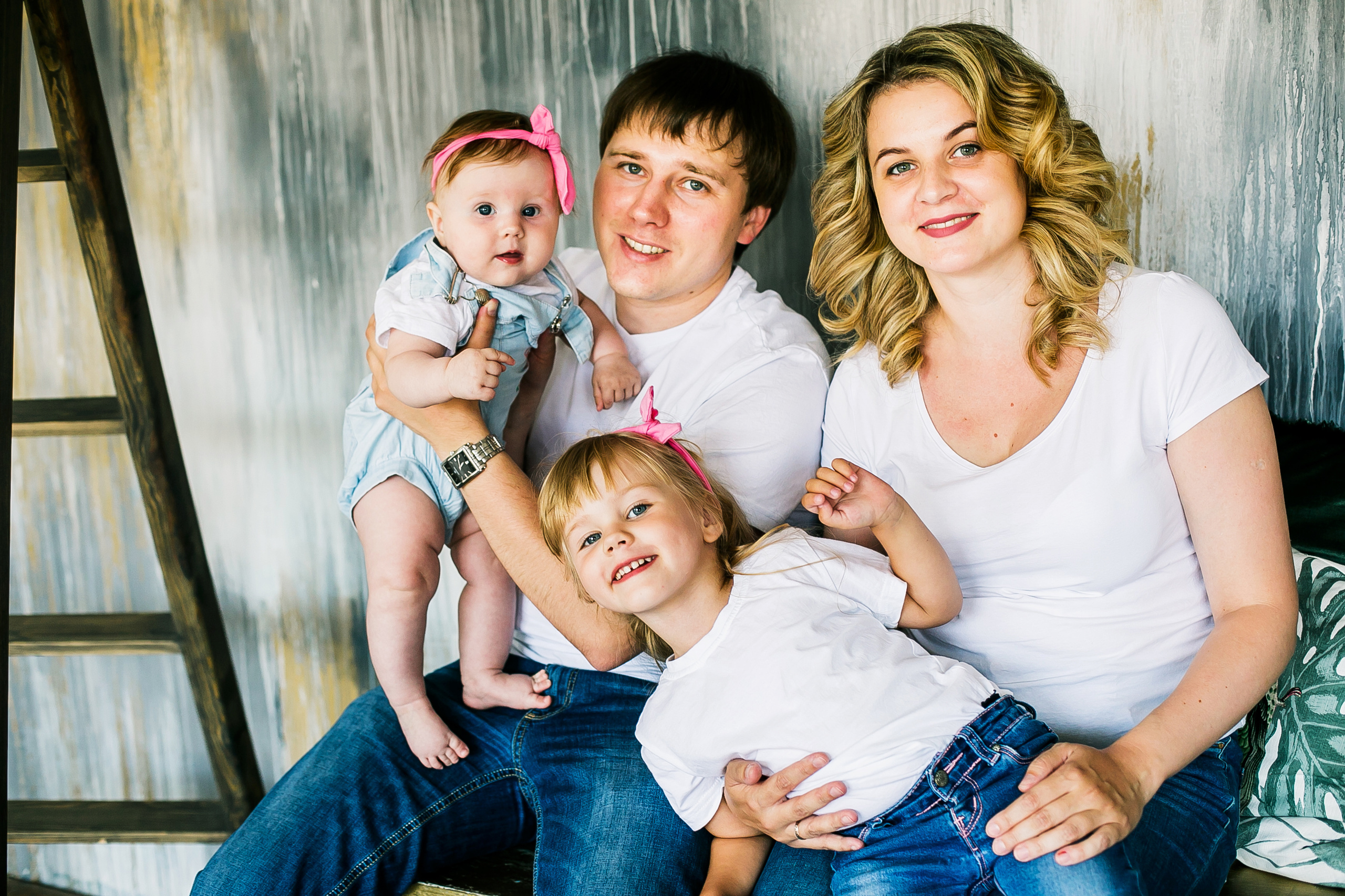 Семья в воздухе. Фотограф Полина Егорова город Тюмень