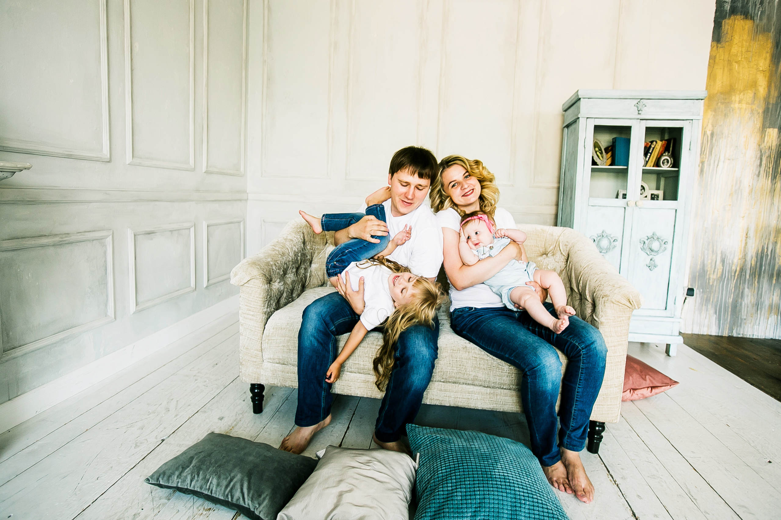 Семья в воздухе. Фотограф Полина Егорова город Тюмень