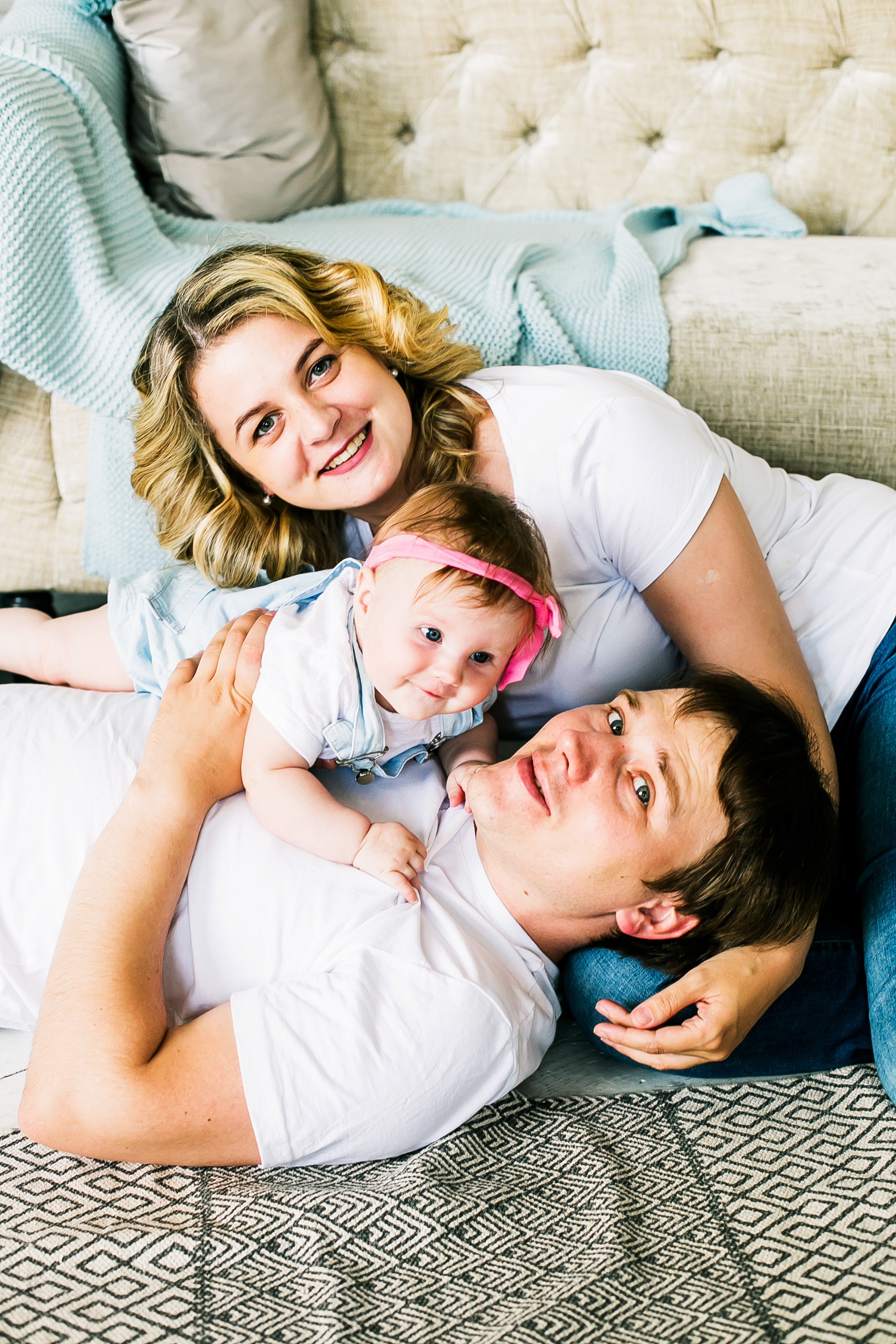 Семья в воздухе. Фотограф Полина Егорова город Тюмень