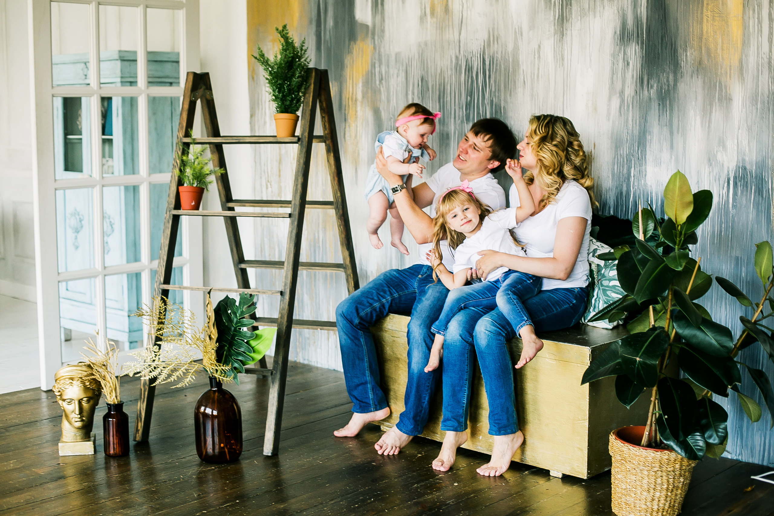 Семья в воздухе. Фотограф Полина Егорова город Тюмень