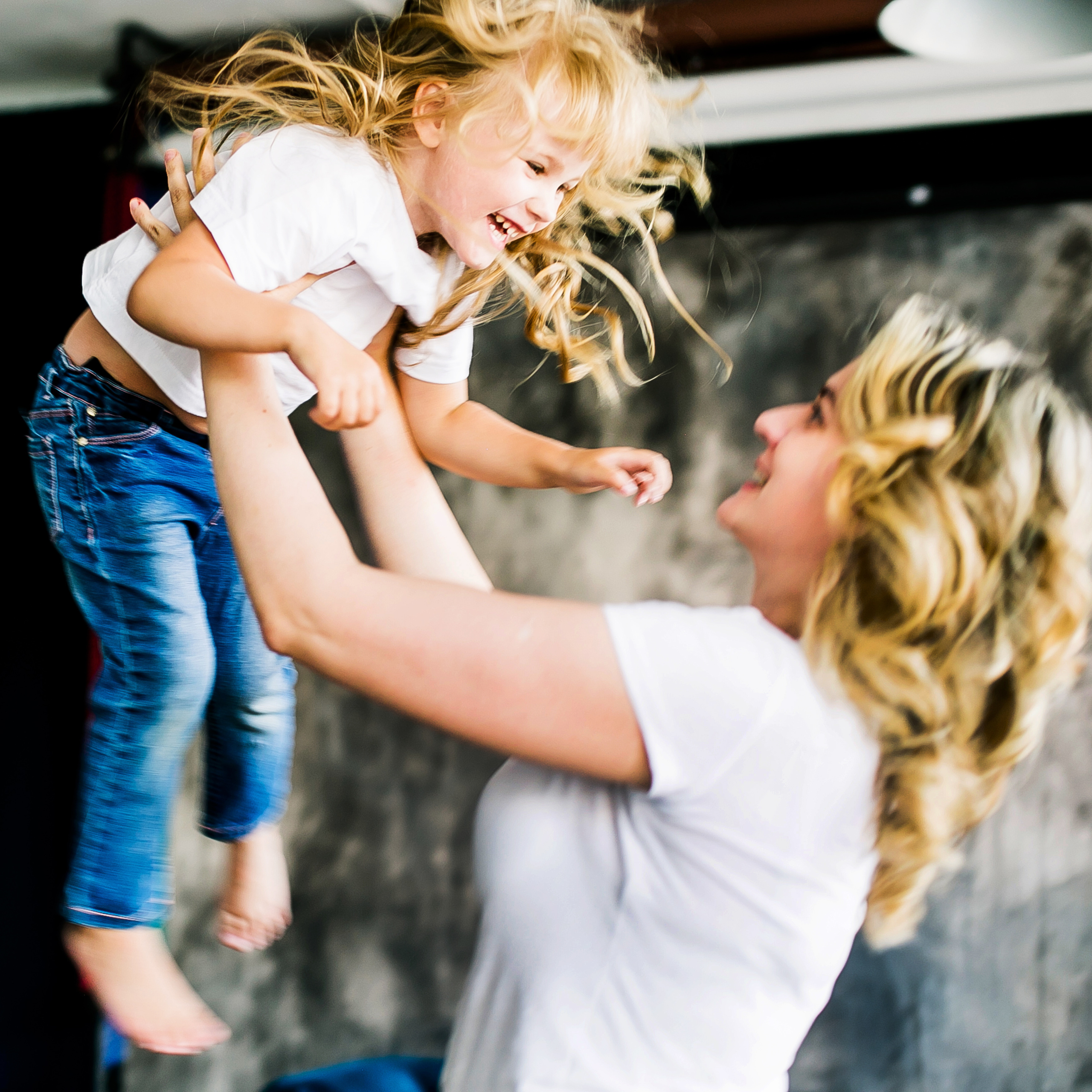 Семья в воздухе. Фотограф Полина Егорова город Тюмень