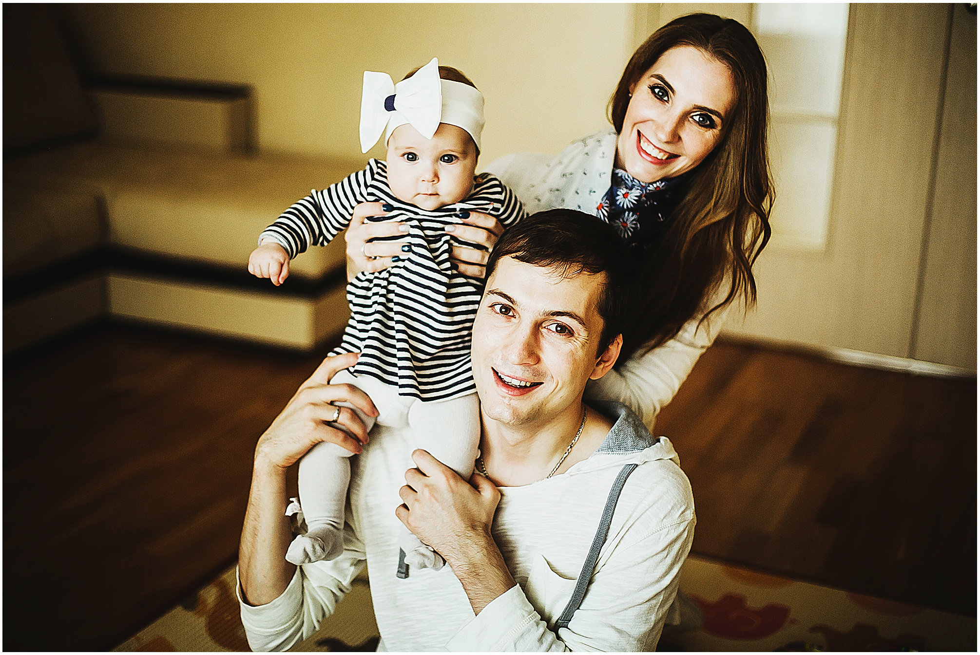 Яночка и родители. Фотограф Полина Егорова город Тюмень