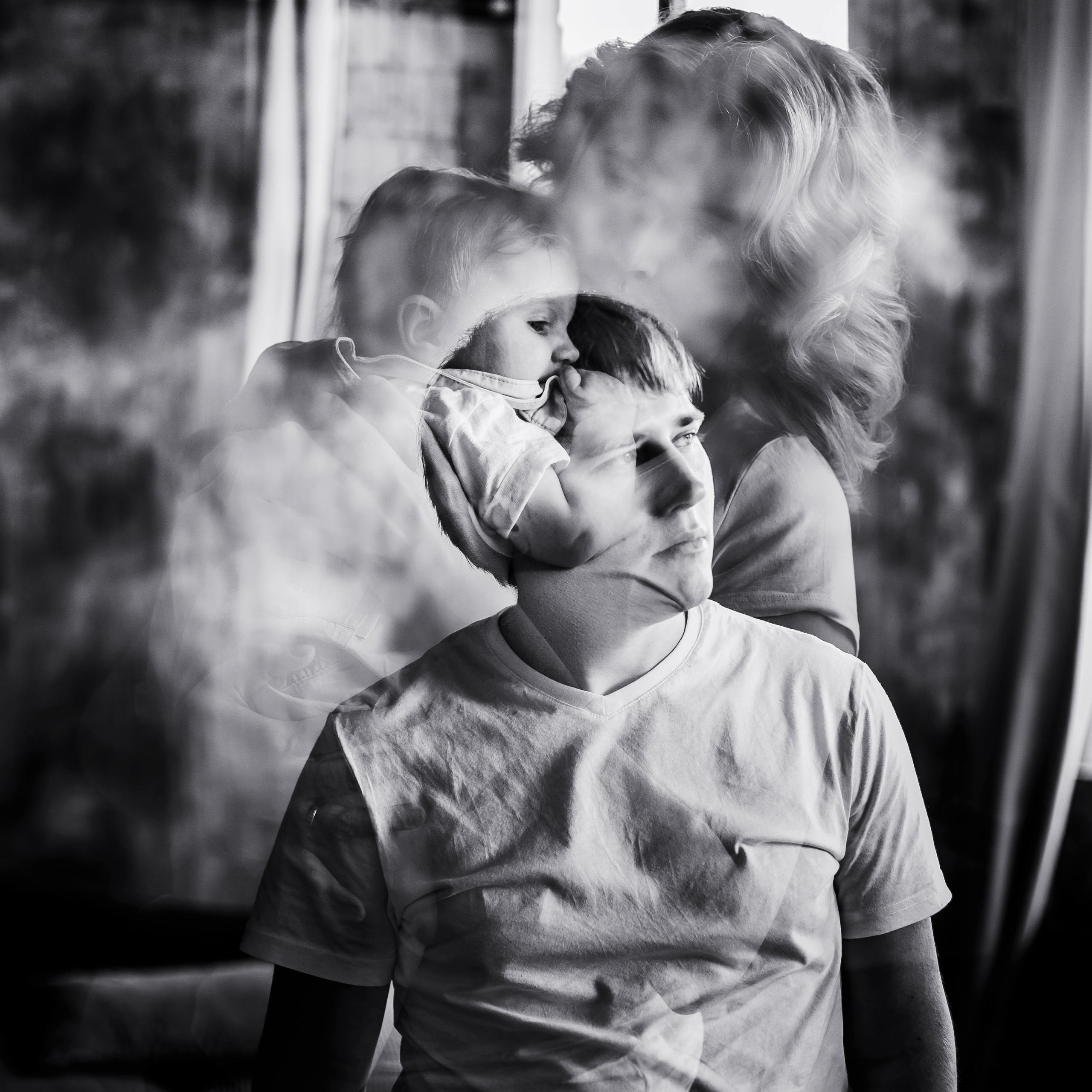 Семья в воздухе. Фотограф Полина Егорова город Тюмень