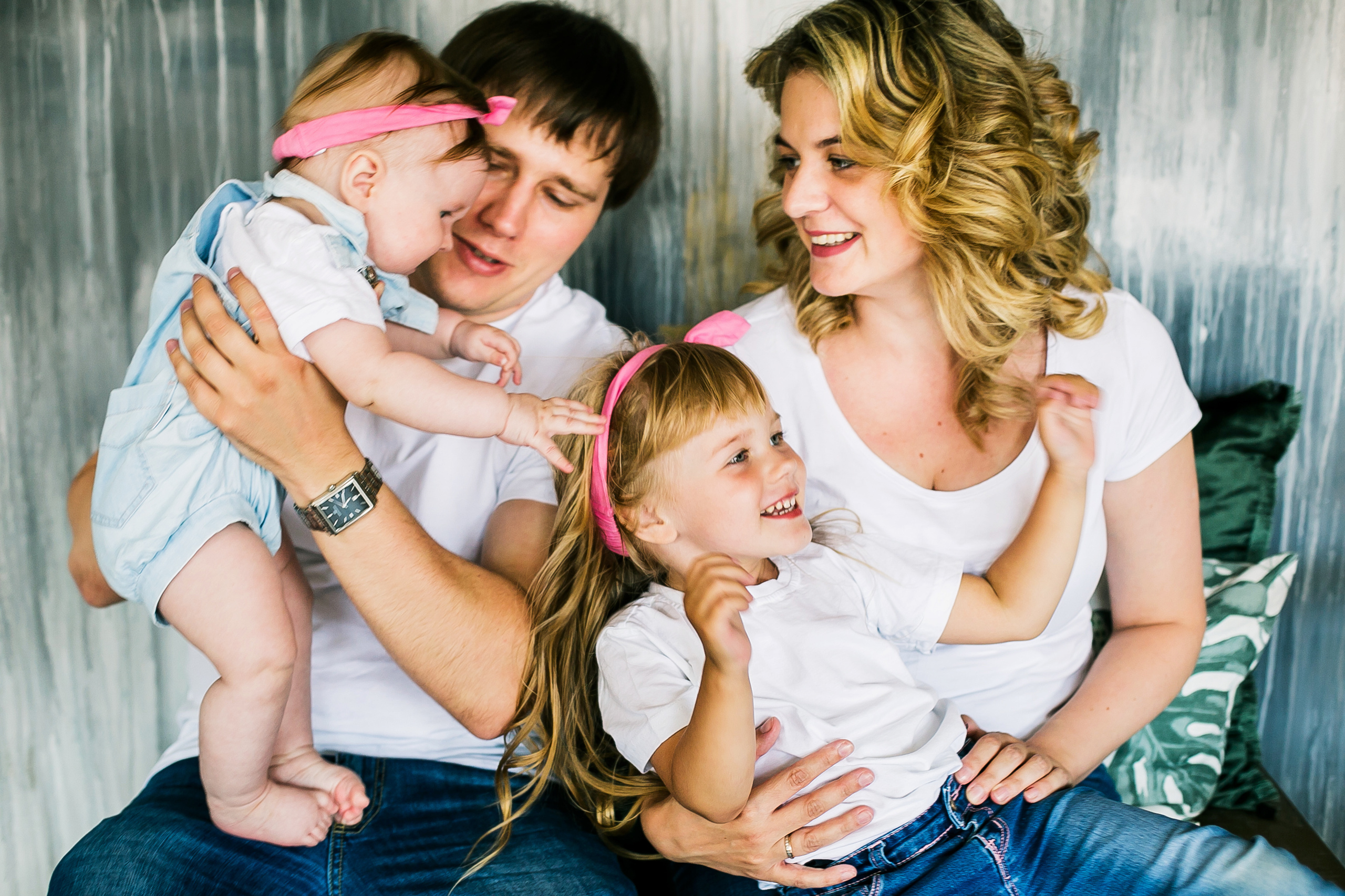 Семья в воздухе. Фотограф Полина Егорова город Тюмень