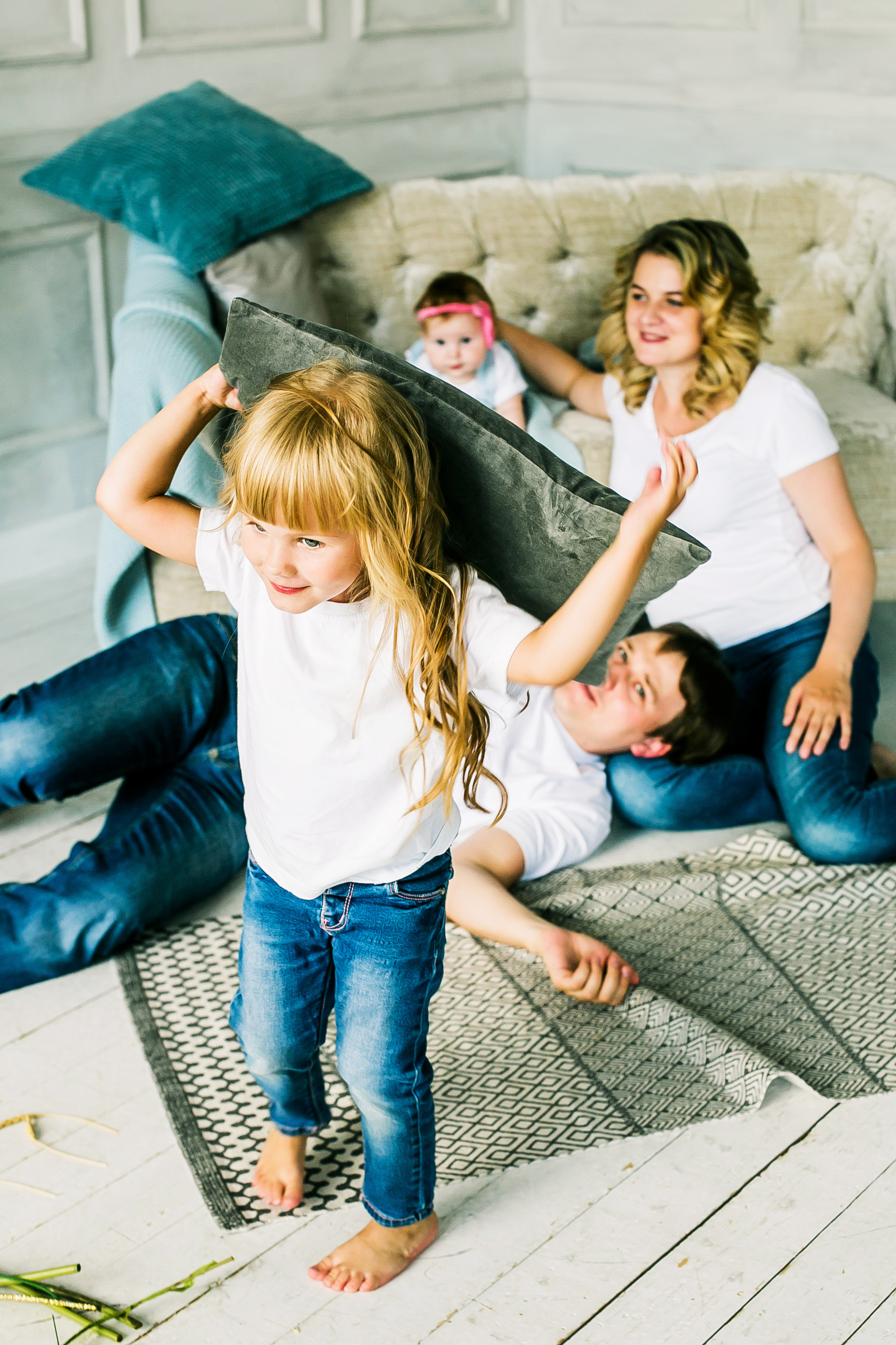 Семья в воздухе. Фотограф Полина Егорова город Тюмень