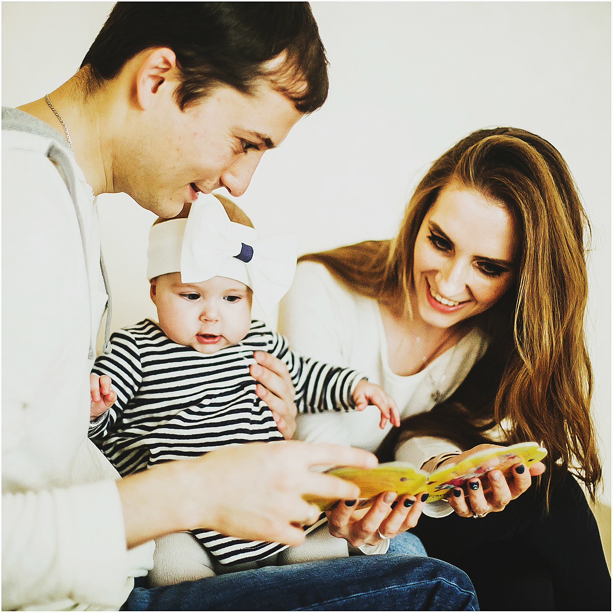 Яночка и родители. Фотограф Полина Егорова город Тюмень