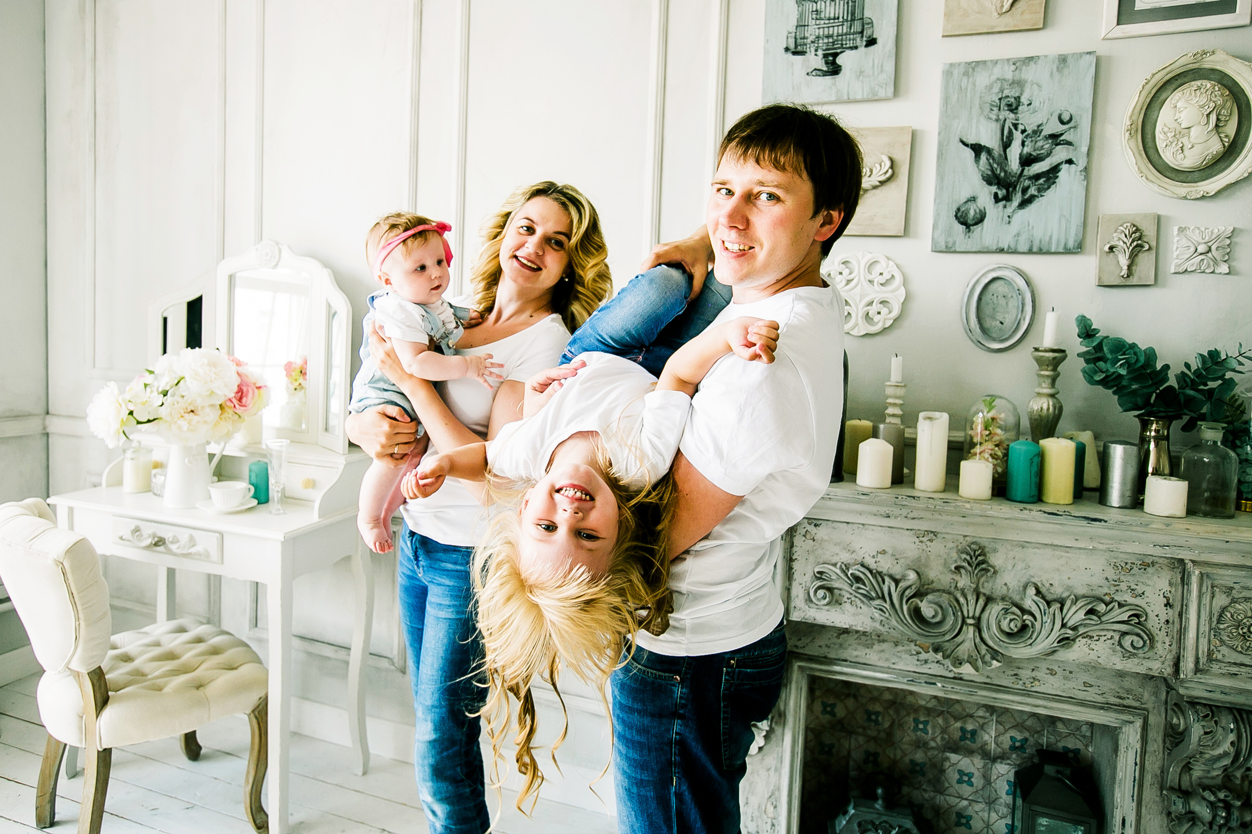 Семья в воздухе. Фотограф Полина Егорова город Тюмень