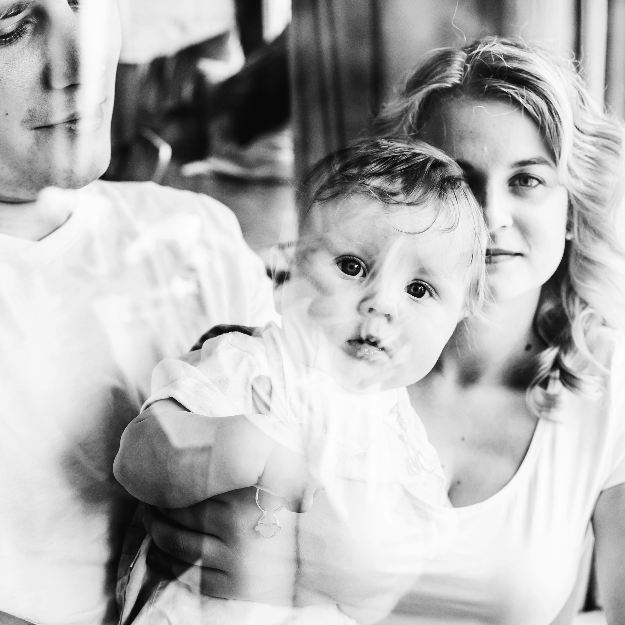 Семья в воздухе. Фотограф Полина Егорова город Тюмень