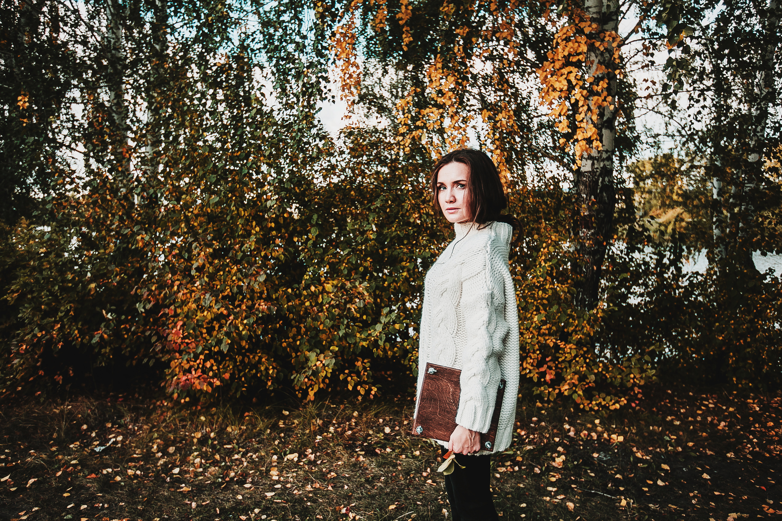 Даня, мама и бабушка. Осенний пейзаж. Фотограф Полина Егорова город Тюмень