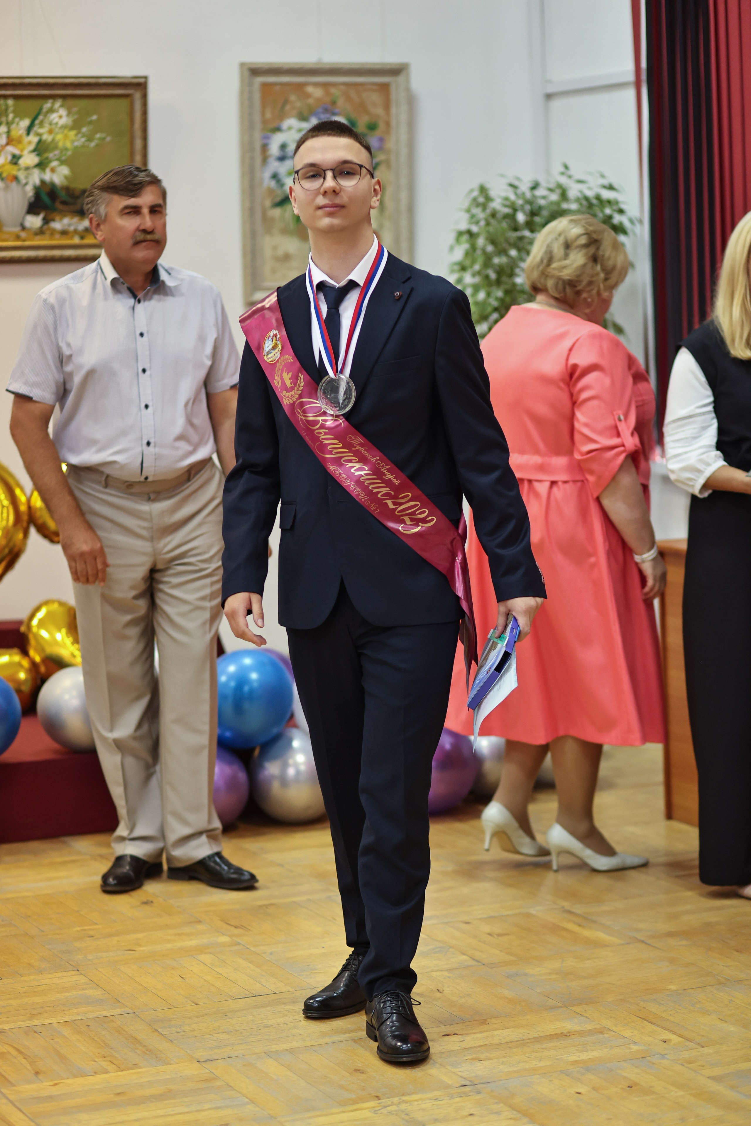 Вручение аттестатов. Школа № 7, выпускники 11 класса 2023 г. Студия выпускных альбомов Остров