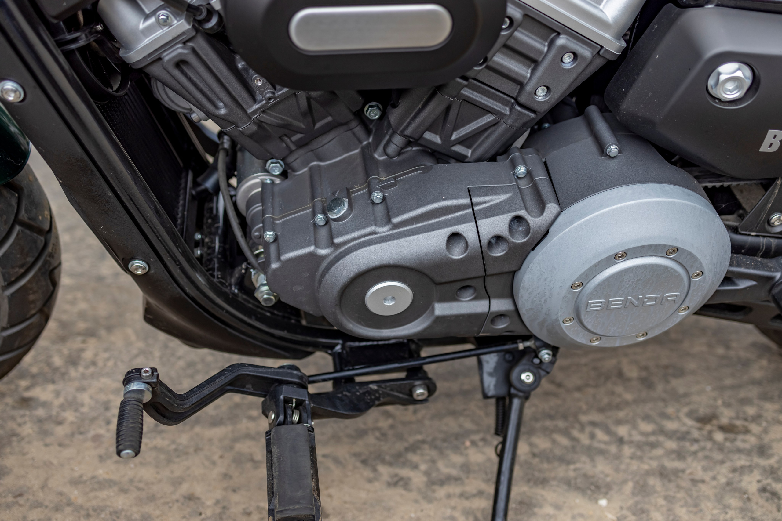 Съемка для журнала мотоцикл Benda Chinchilla. Репортажный, семейный и студийный фотограф в Москве Демин Алексей