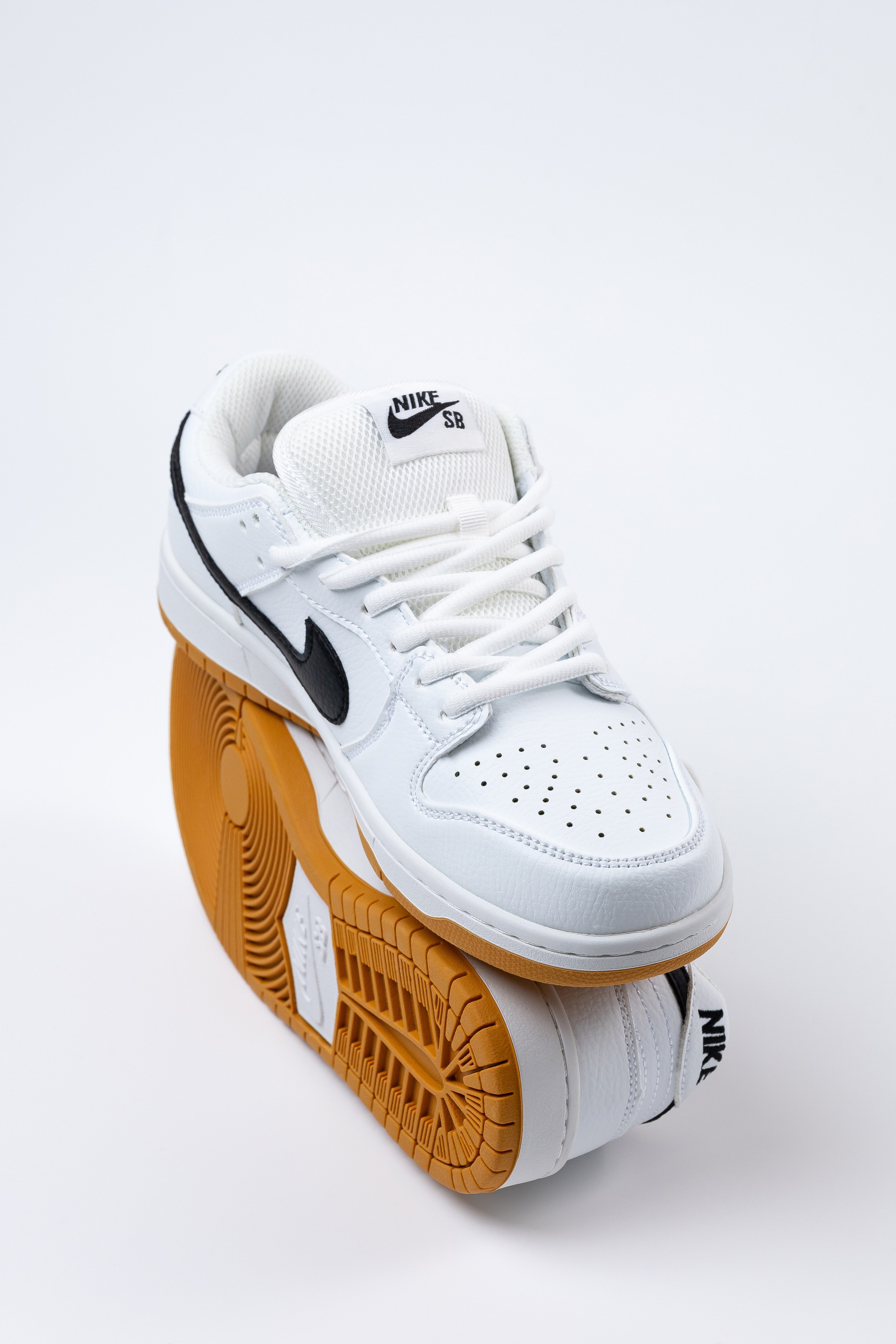 Предметное фото на белом фоне в Астане. Рекламный фуд фотограф и видеограф в Астане Алина Лысенко