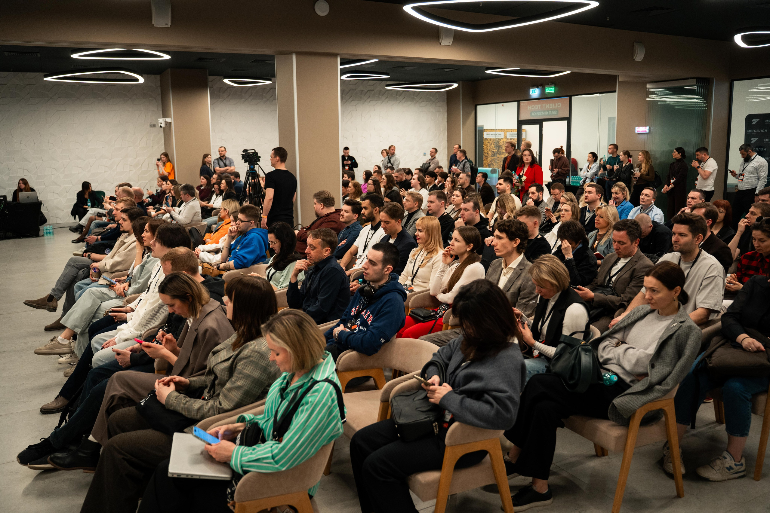 Global Tech Forum 27.03.2026. Коммерческий и художественный фотограф и видеограф в Москве Арсений Тургенев