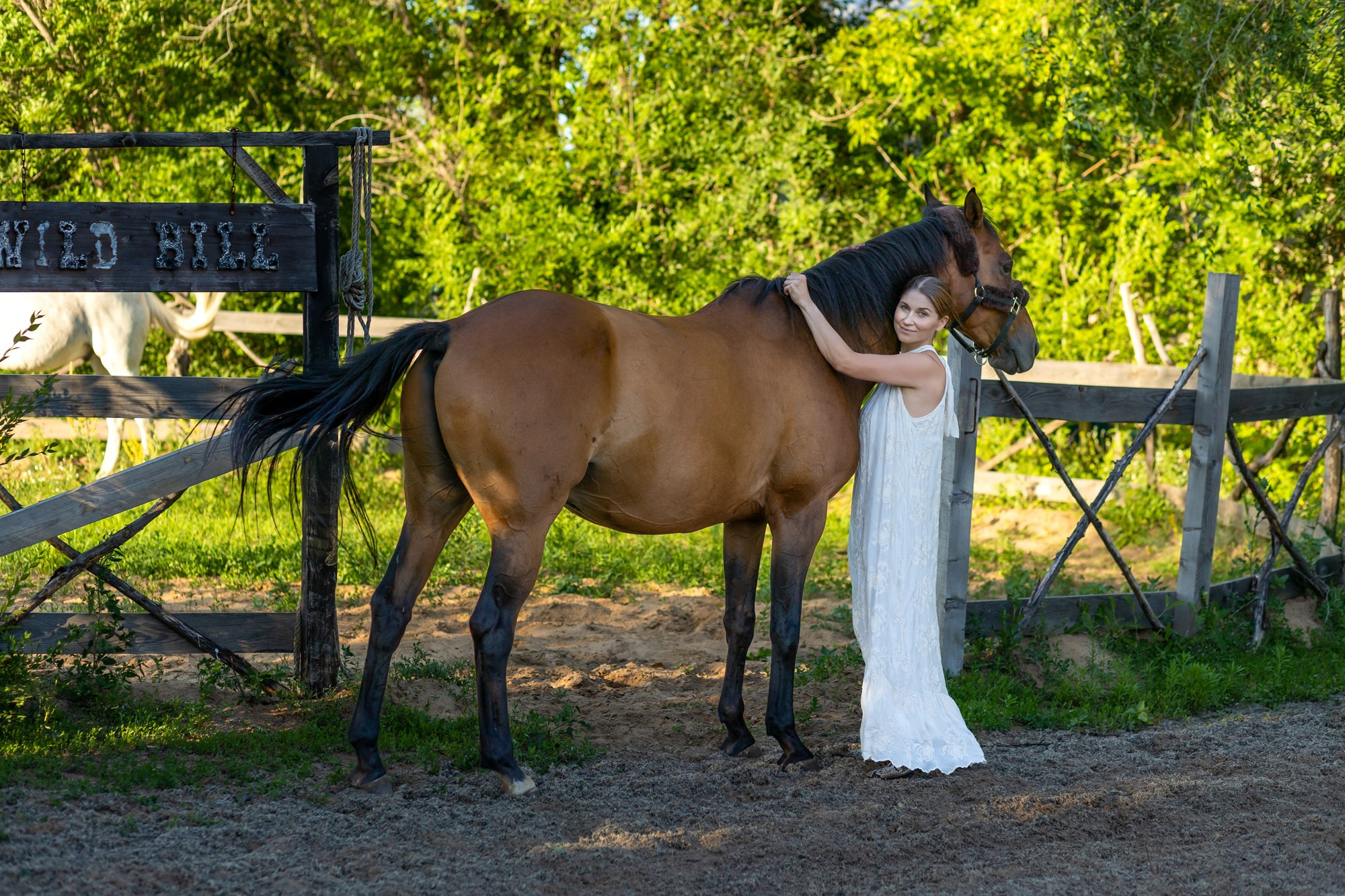 Семейная фотосессия в конном клубе. Фотограф в Оренбурге. Профессиональный фотограф