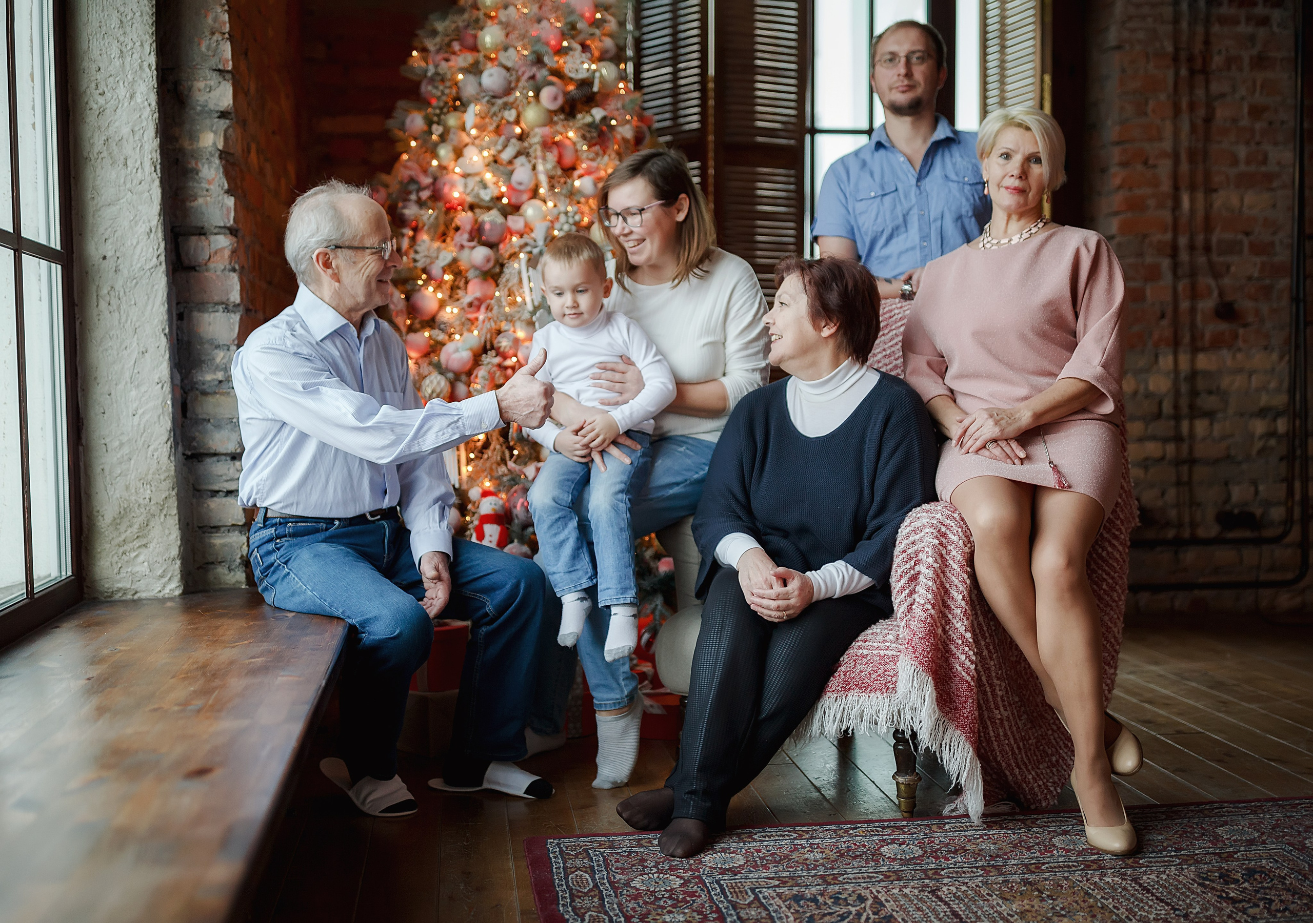 Семья у елочки. Фотограф в Санкт-Петербурге Знаменская Ирина