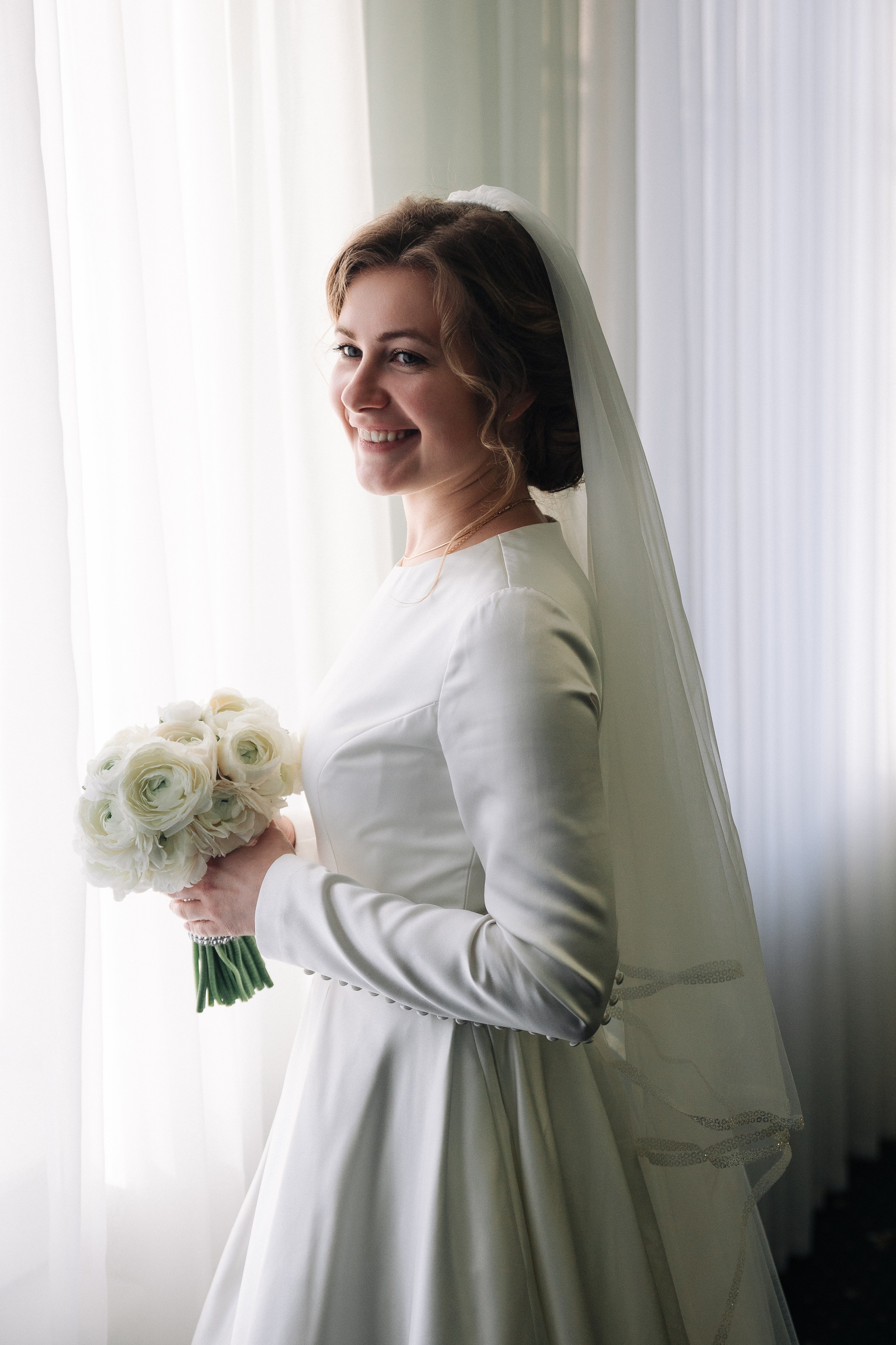 невеста у окна