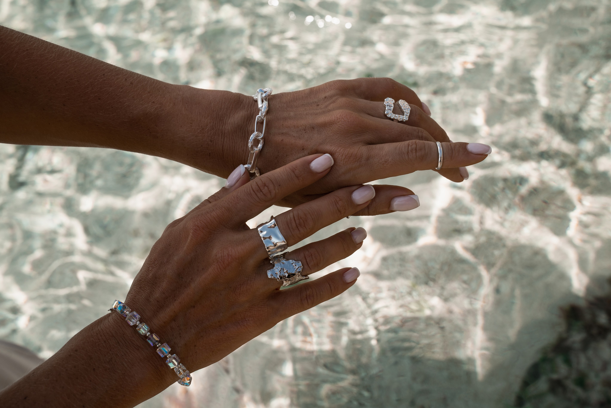 Фотосъёмка для бренда ювелирных украшений на Бали. Женский фотограф Марина Хоняк