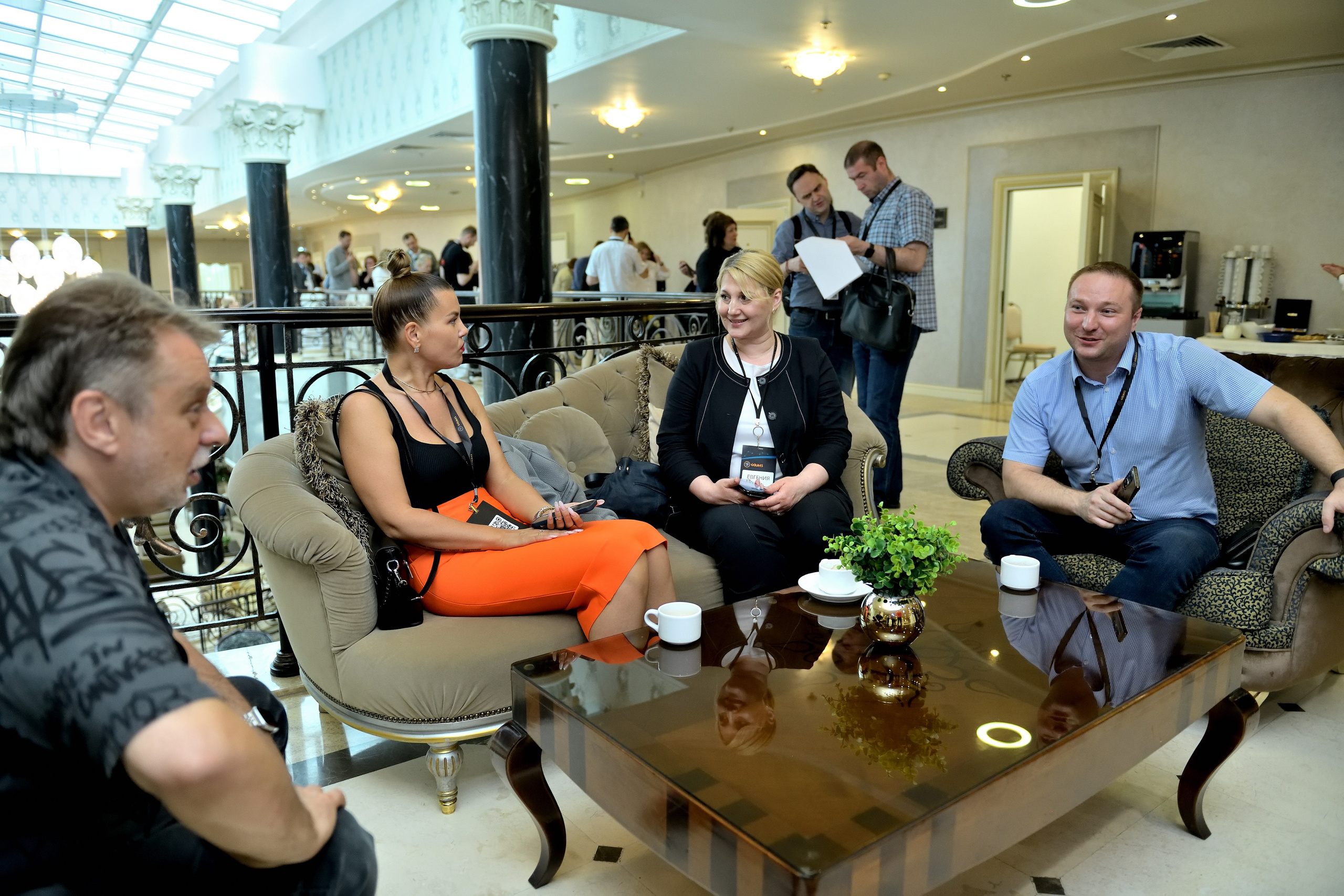 "Кофе-брейк между пленарными сессиями на форуме".