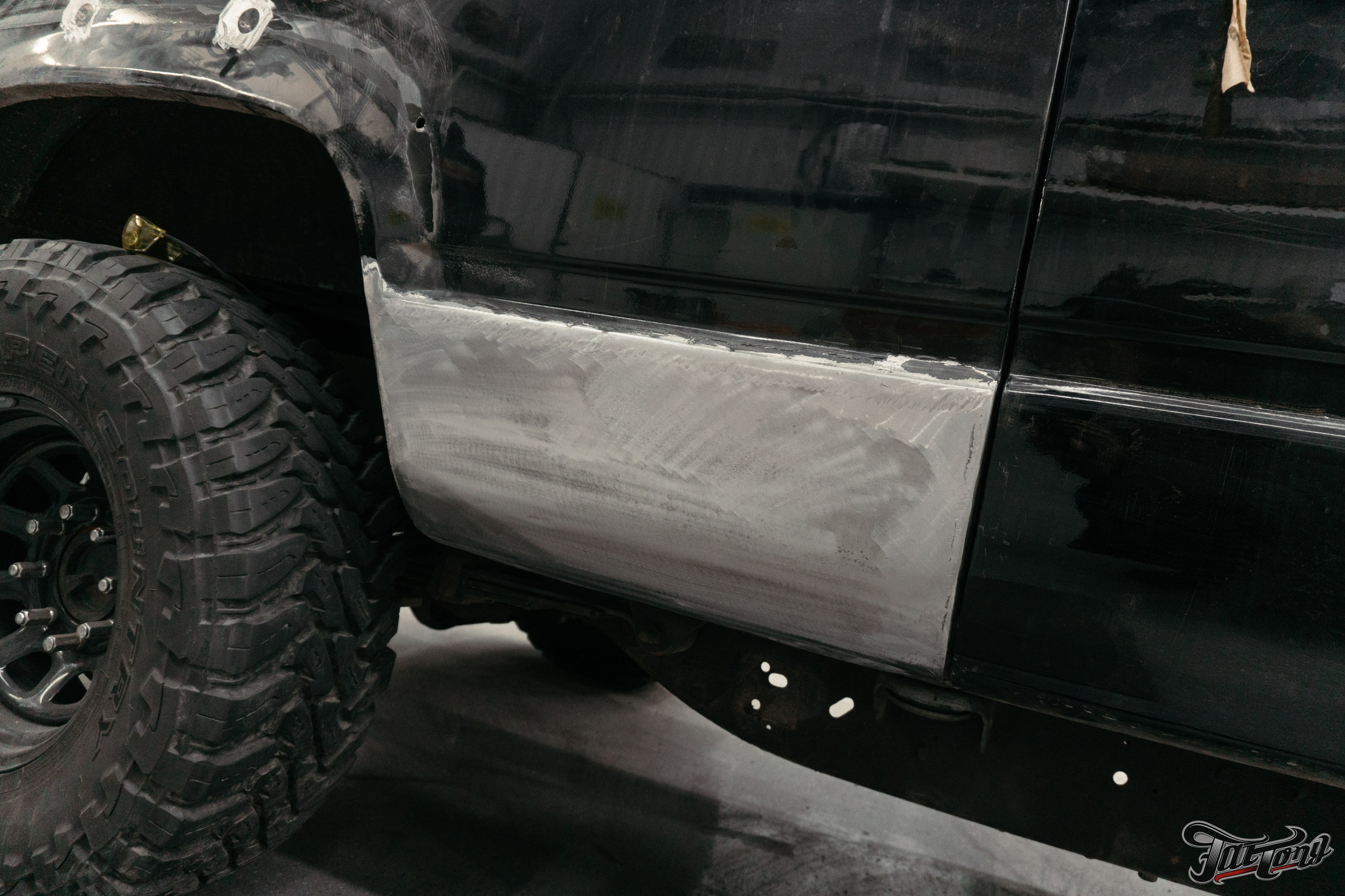 Chevrolet Tahoe I ремонт по кузову и окрас, пошив салона. DeLorein