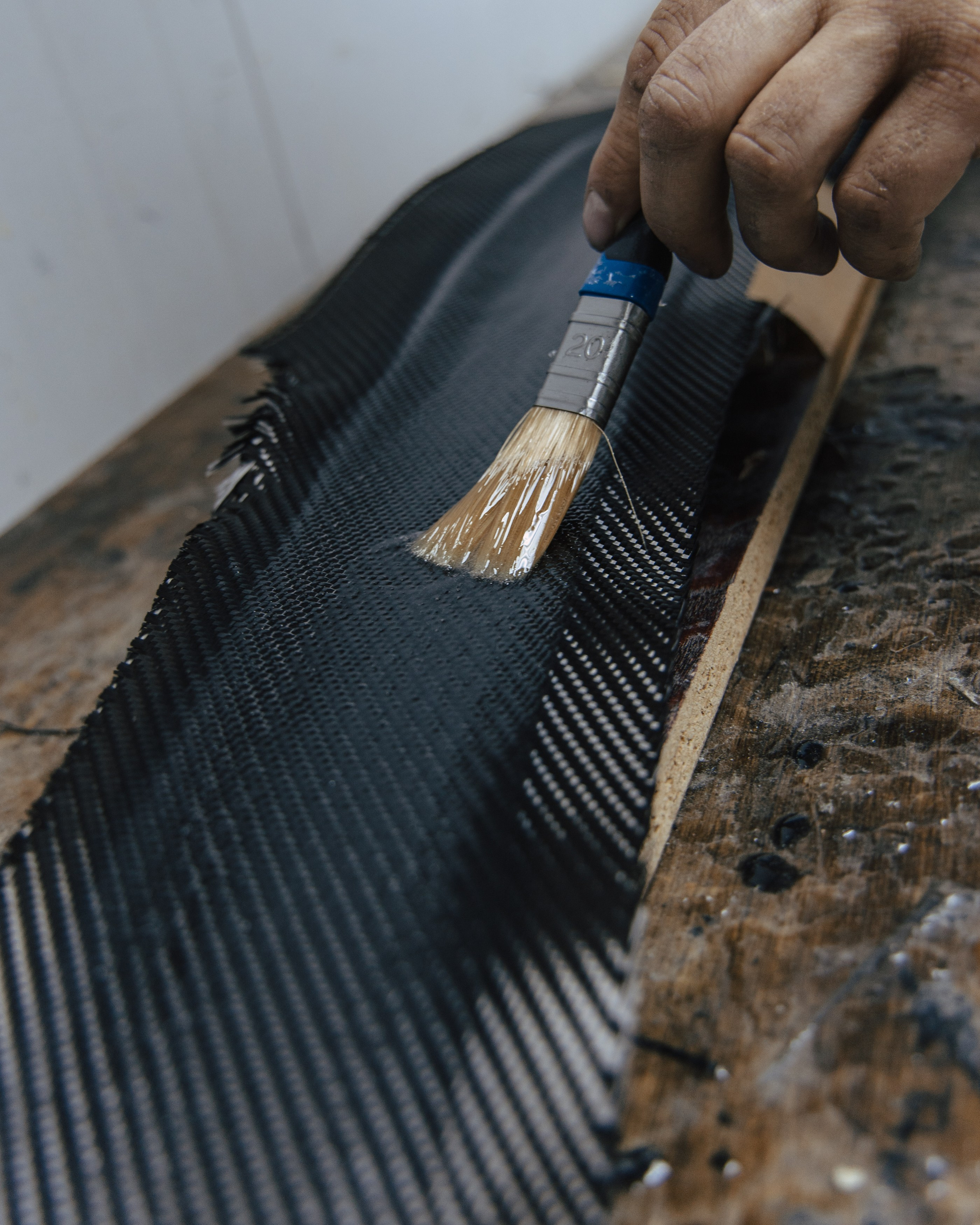 Lamborghini Urus ламинация карбоном вставок в капот, спойлеров, крышки багажника и зеркал. DeLorein