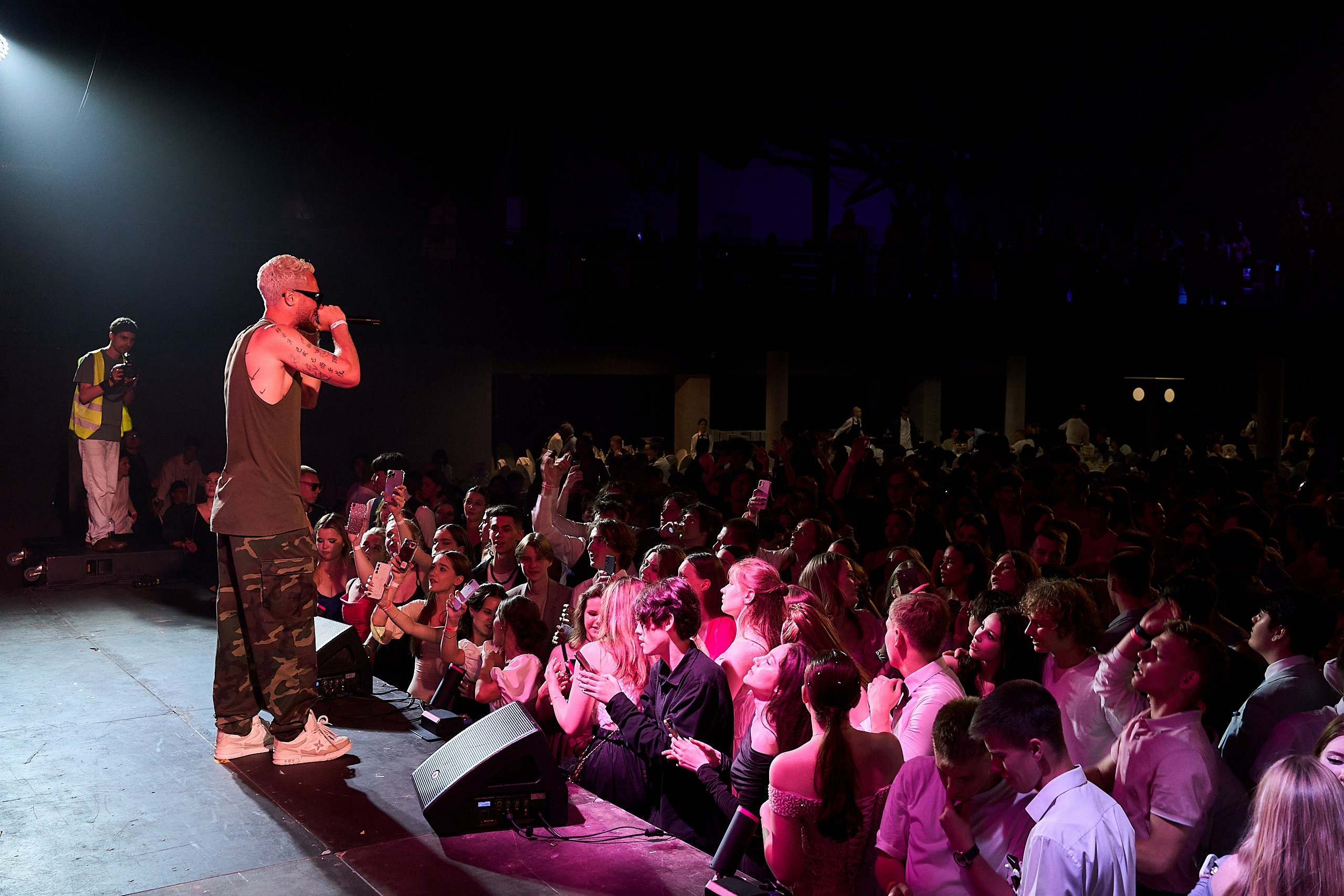 Выпускной 2024 концертный зал Академия ВТБ. Фотограф и Видеограф в Москве. Олег Корушев