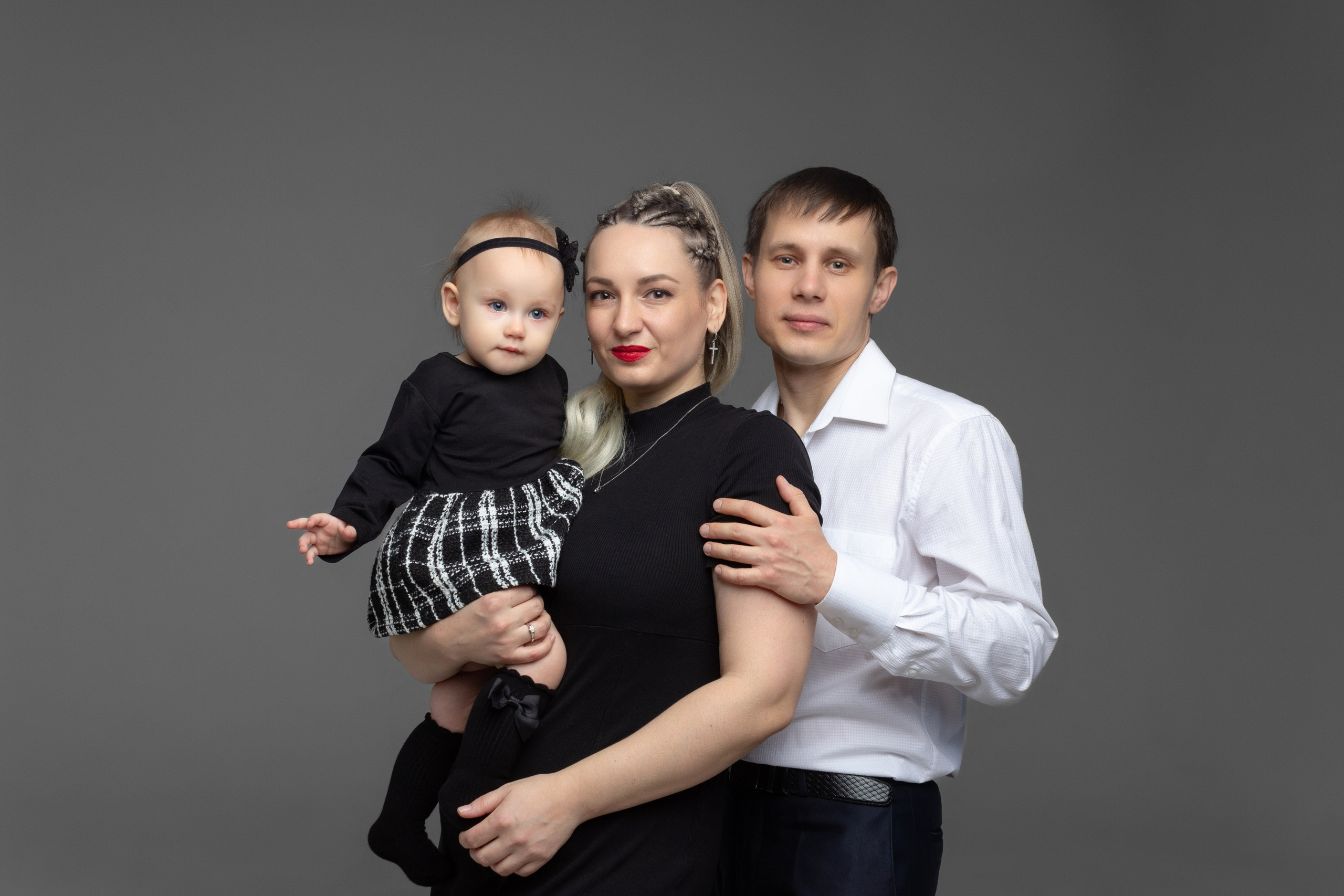 Совместная фотосессия беременности, беременная девушка с супругом. Фотограф беременности в Тюмени Любовь Докучаева