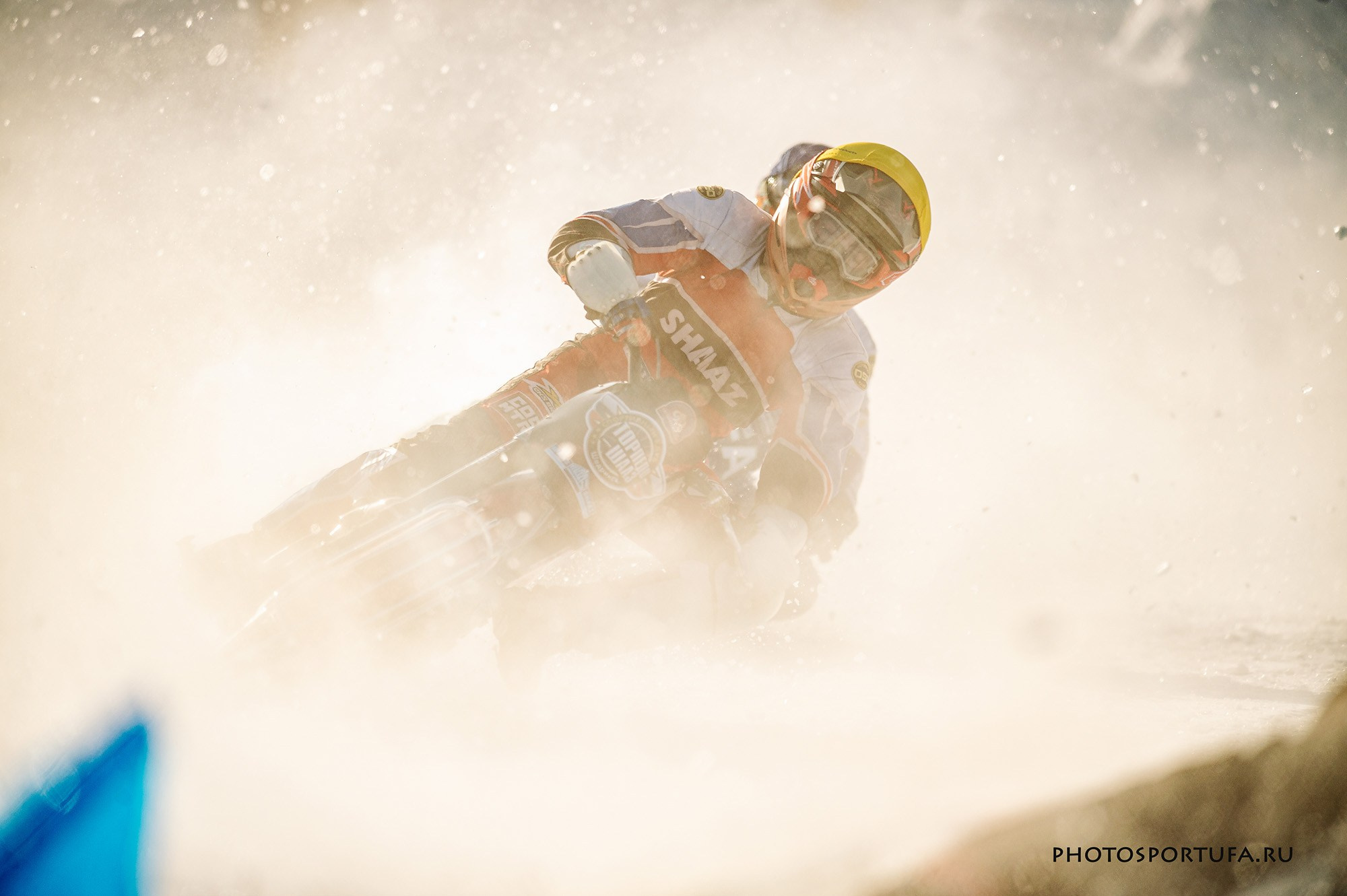 Мотогонку на льду. Спортивный фотограф в Уфе Евгений Буров