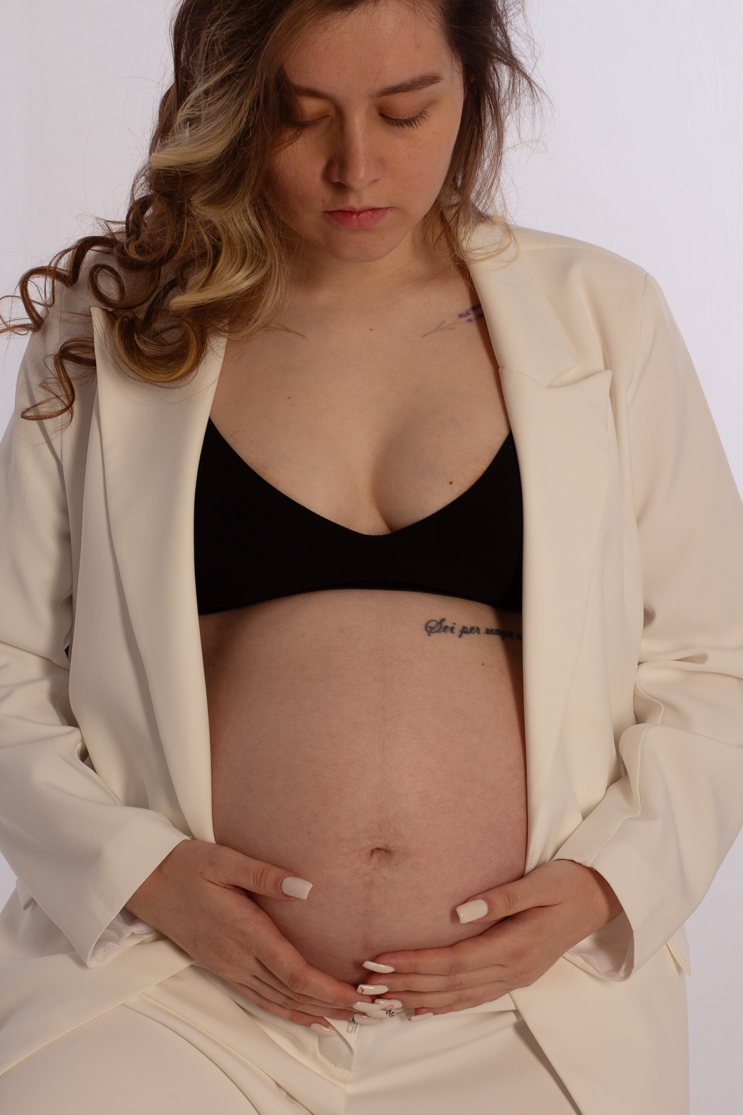 Студийная съемка беременности Анастасии. Тютина Оля фотограф-ретушер Екатеринбург