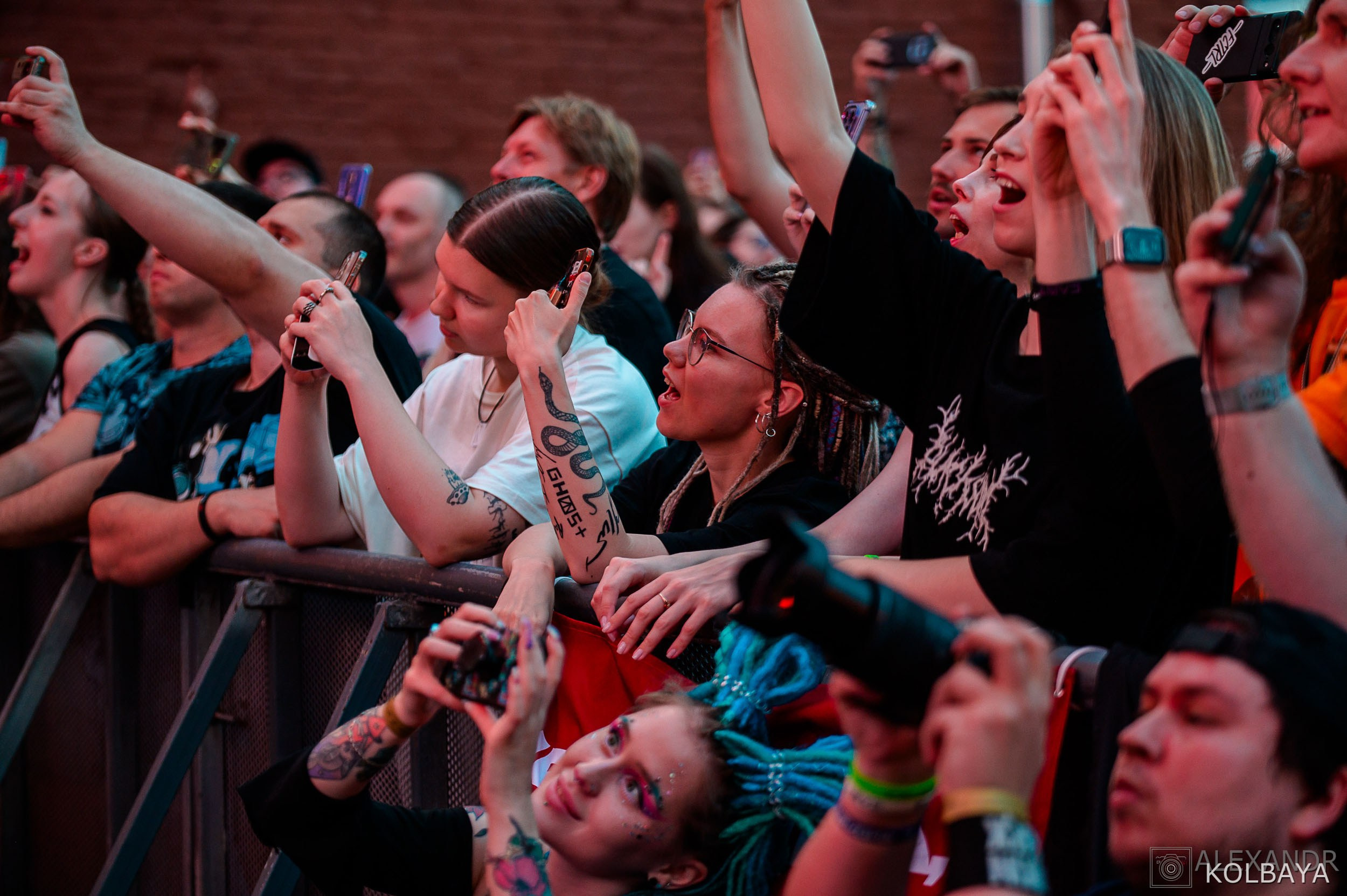 Фоторепортаж с концерта группы СЛОТ на Red Summer 2025. Концертный и театральный репортажный фотограф в Москве Александр Колбая
