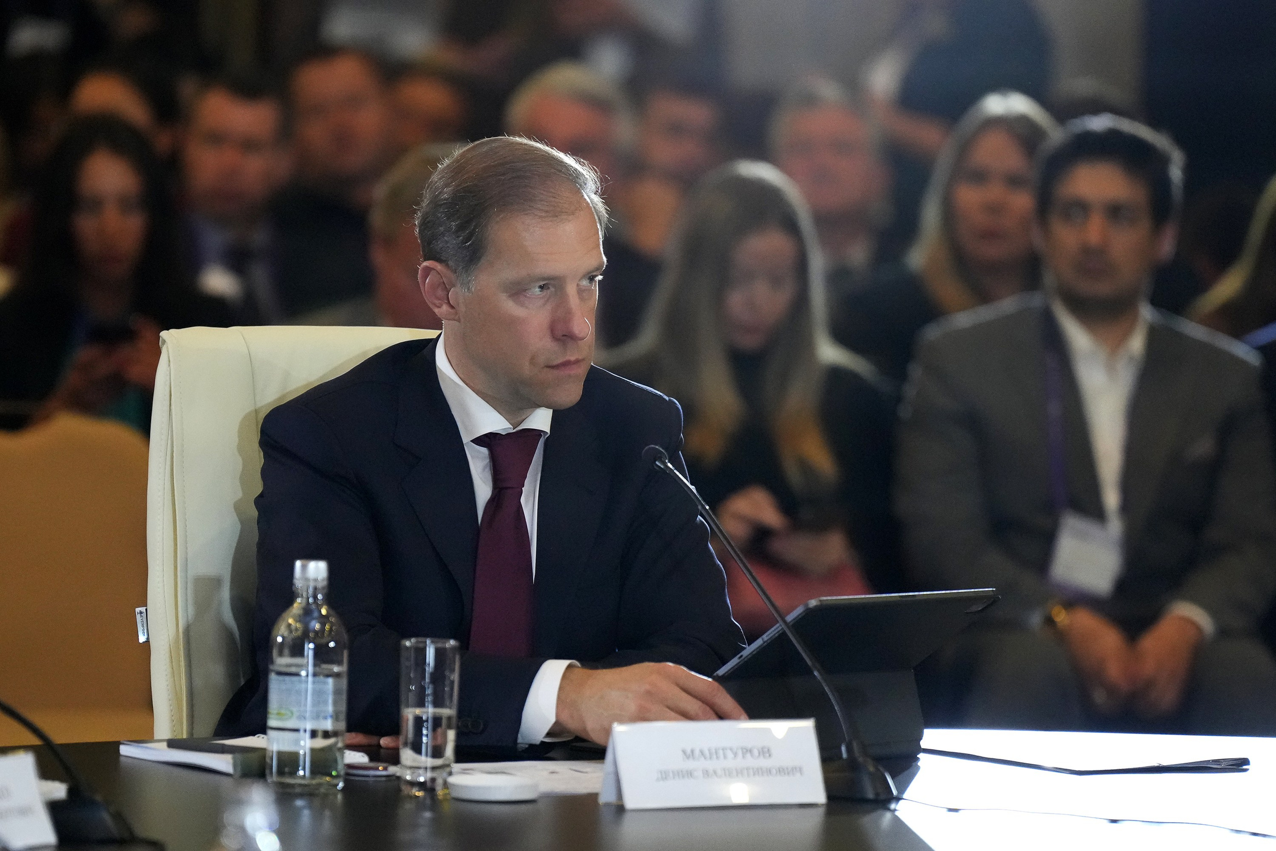 Репортажный фотограф в Сочи — профессиональная съёмка событий и мероприятий. Профессиональная фотосъемка в Сочи: репортаж, предметная, ювелирная фотосъемка, недвижимость, фуд-фотография. Фотограф Александр Афанасьев