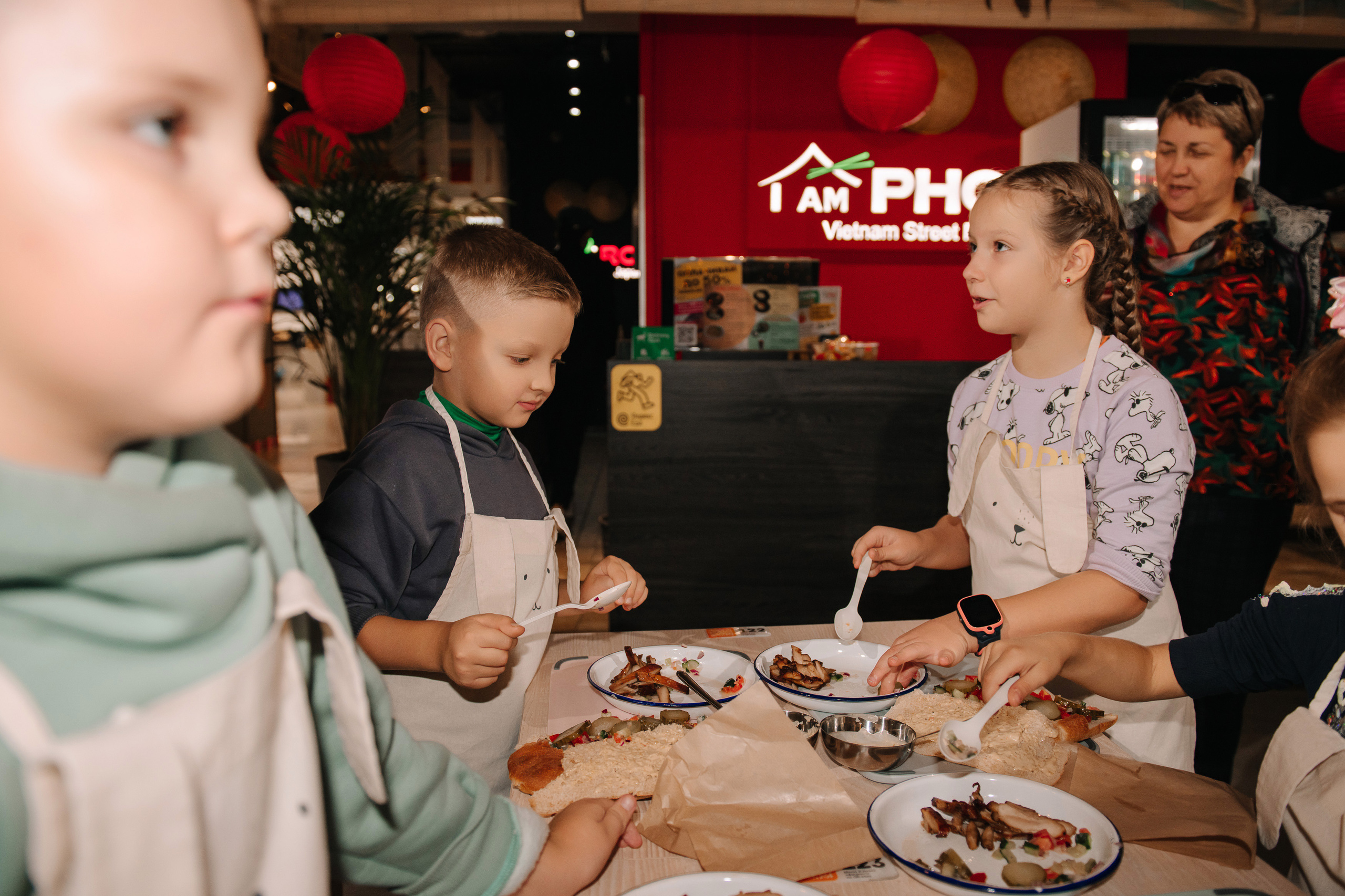 Гастродвор. Детский мастер-класс по приготовлению чикен шварма. Фотограф Валерия Голубева (Миронова)