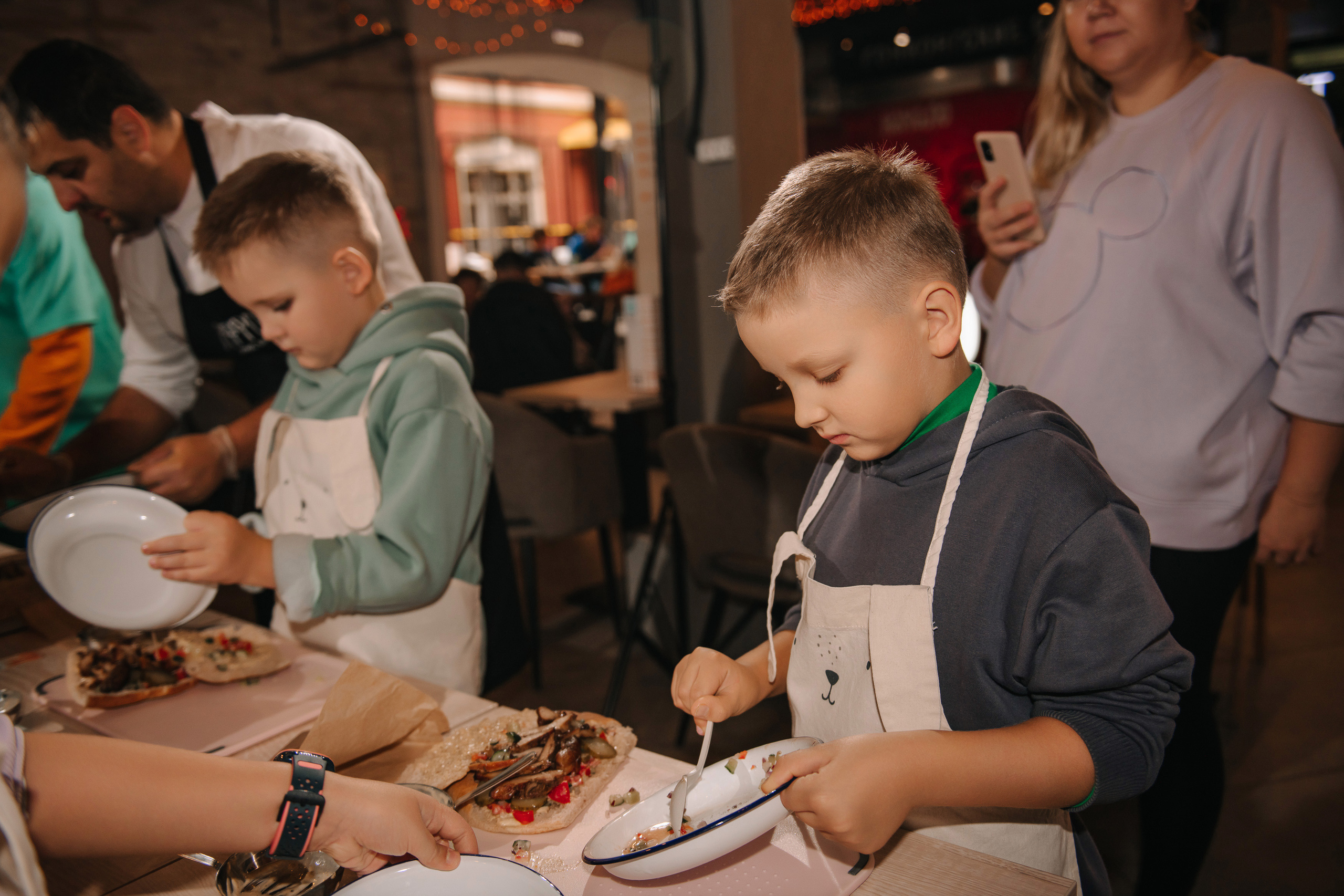 Гастродвор. Детский мастер-класс по приготовлению чикен шварма. Фотограф Валерия Голубева (Миронова)