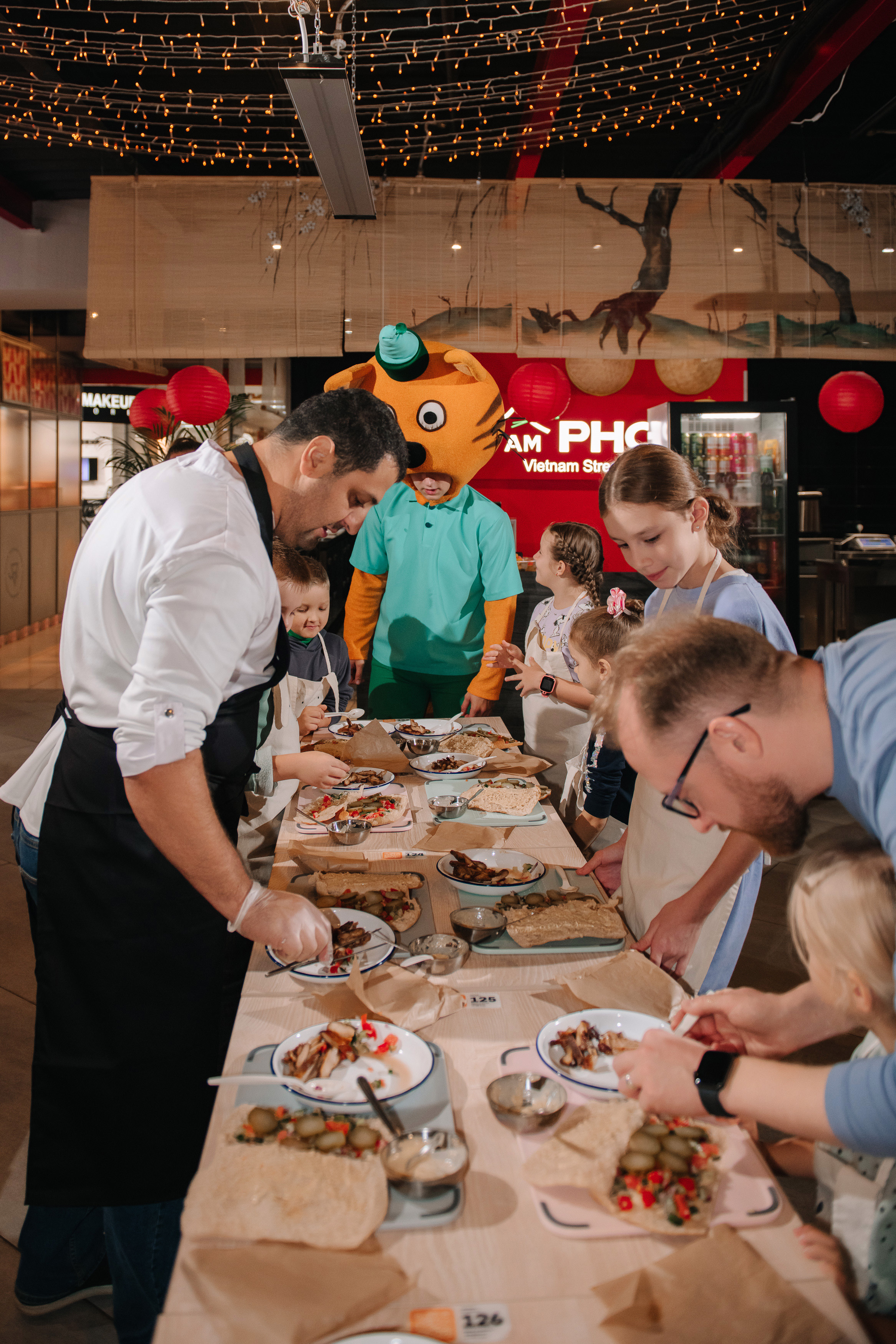 Гастродвор. Детский мастер-класс по приготовлению чикен шварма. Фотограф Валерия Голубева (Миронова)