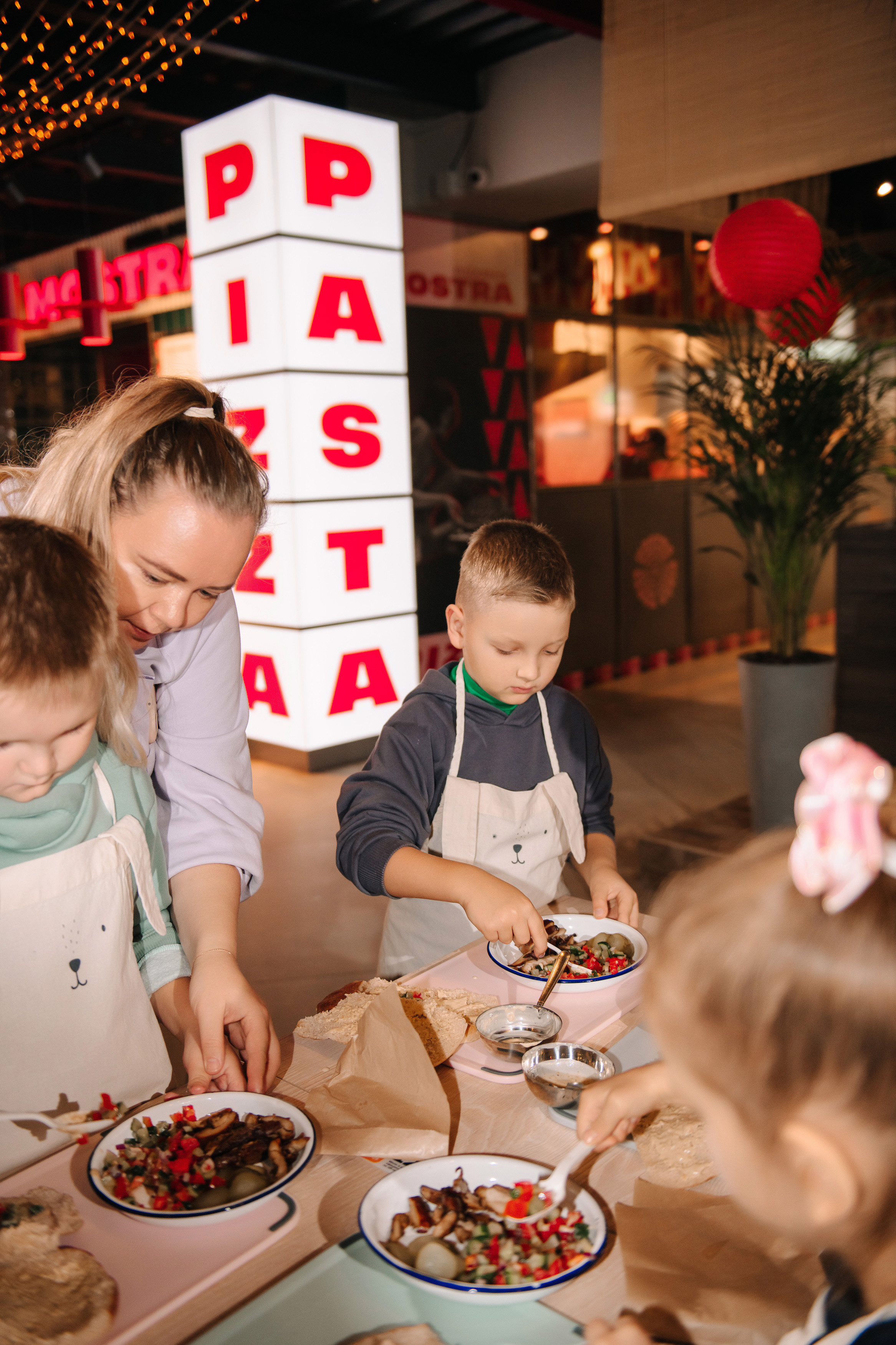 Гастродвор. Детский мастер-класс по приготовлению чикен шварма. Фотограф Валерия Голубева (Миронова)