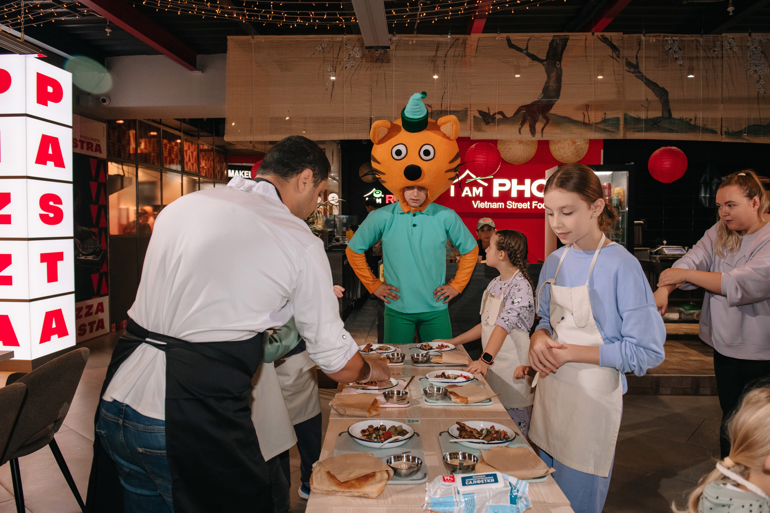 Гастродвор. Детский мастер-класс по приготовлению чикен шварма. Фотограф Валерия Голубева (Миронова)
