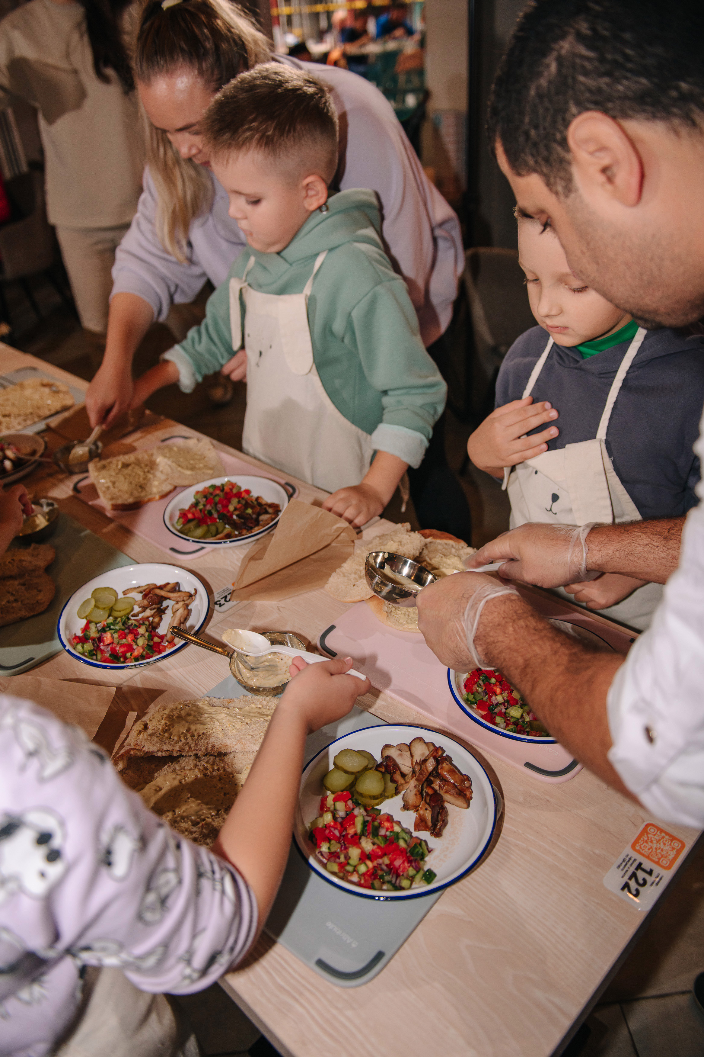Гастродвор. Детский мастер-класс по приготовлению чикен шварма. Фотограф Валерия Голубева (Миронова)