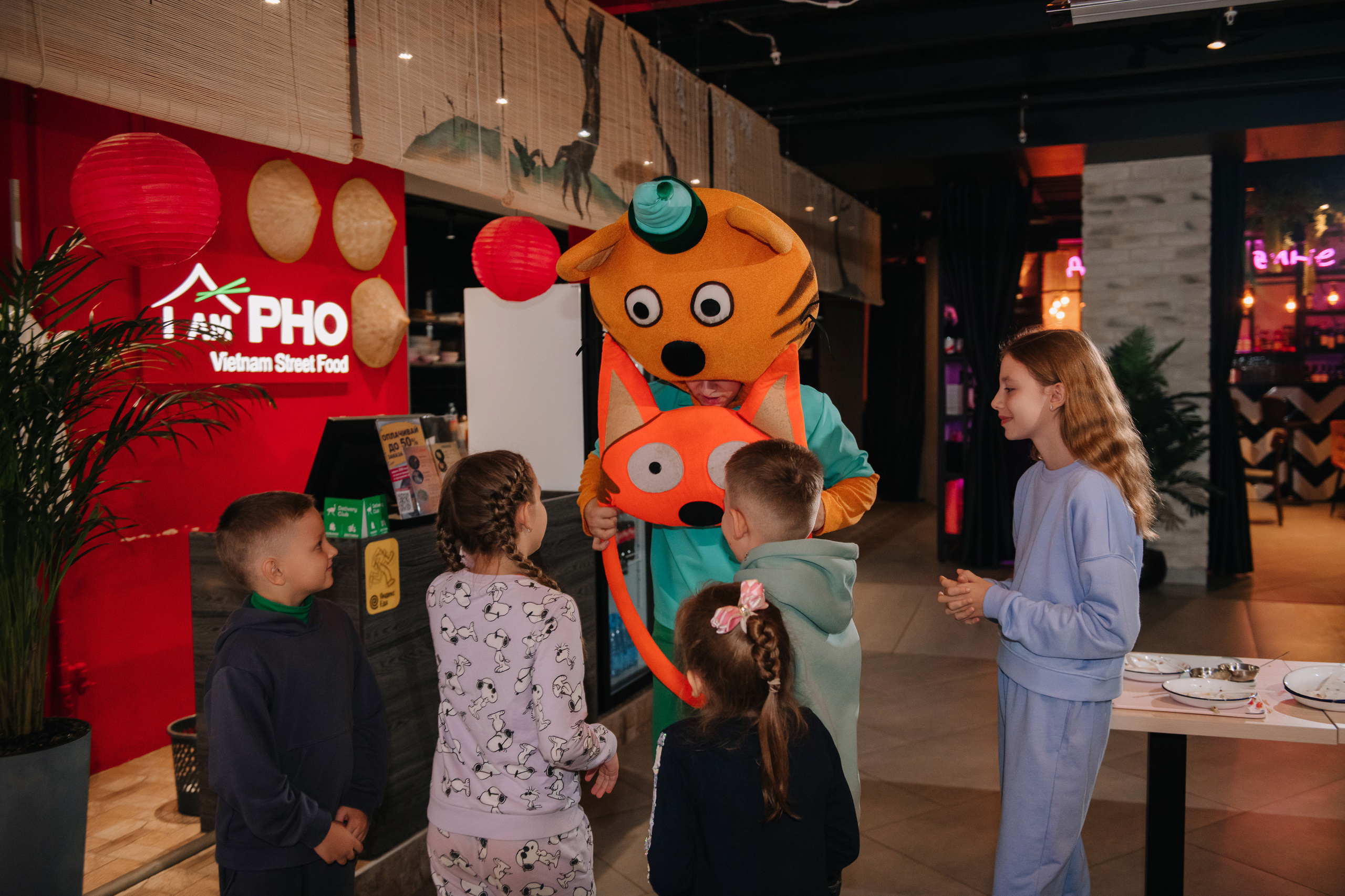 Гастродвор. Детский мастер-класс по приготовлению чикен шварма. Фотограф Валерия Голубева (Миронова)