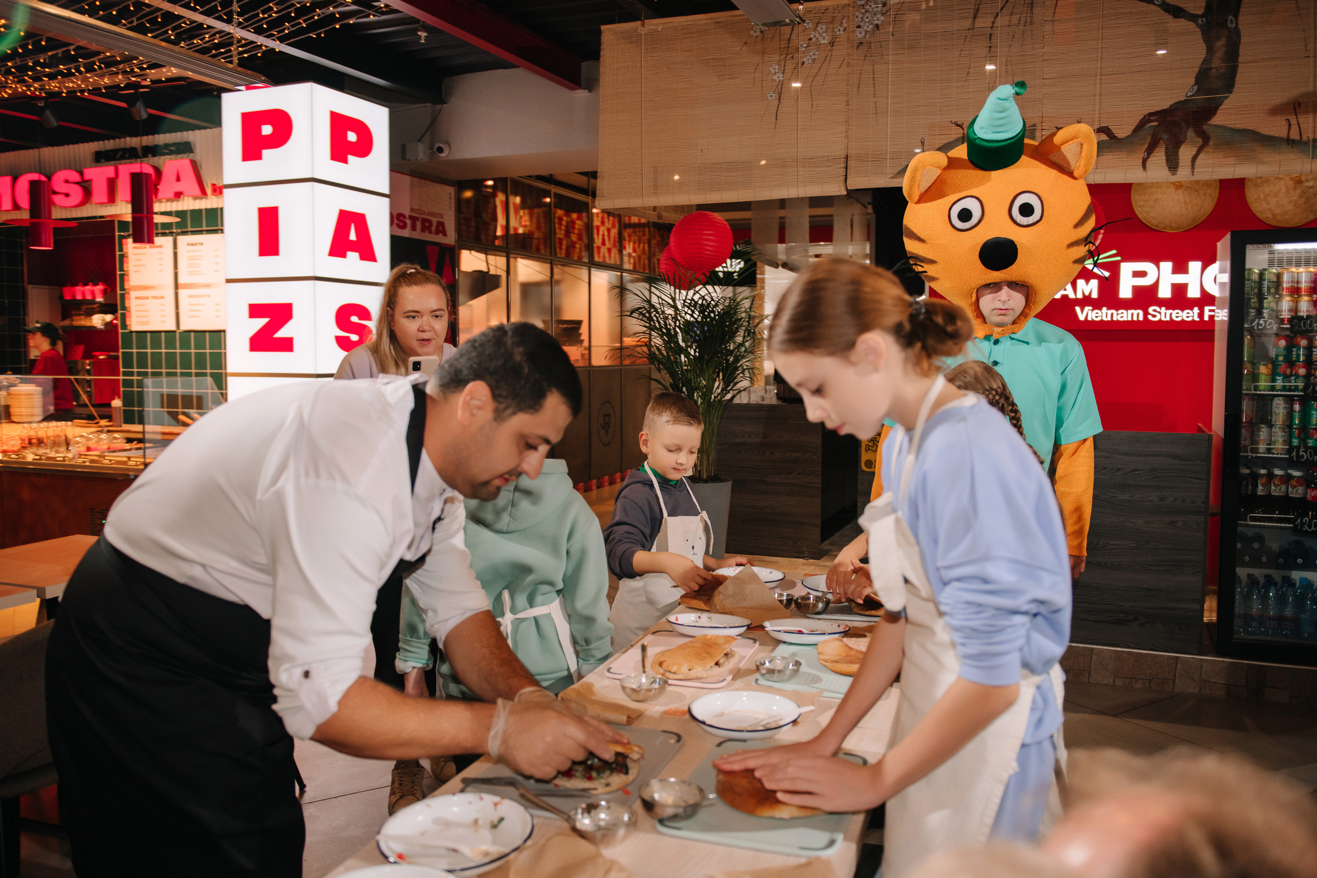 Гастродвор. Детский мастер-класс по приготовлению чикен шварма. Фотограф Валерия Голубева (Миронова)