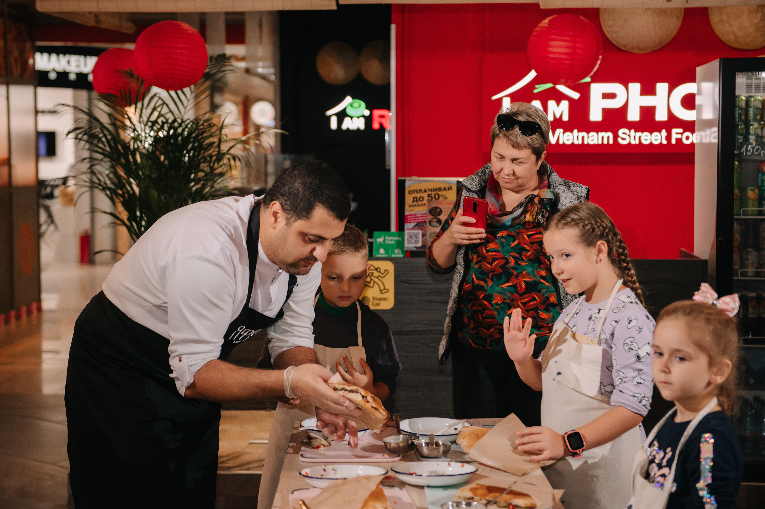 Гастродвор. Детский мастер-класс по приготовлению чикен шварма. Фотограф Валерия Голубева (Миронова)