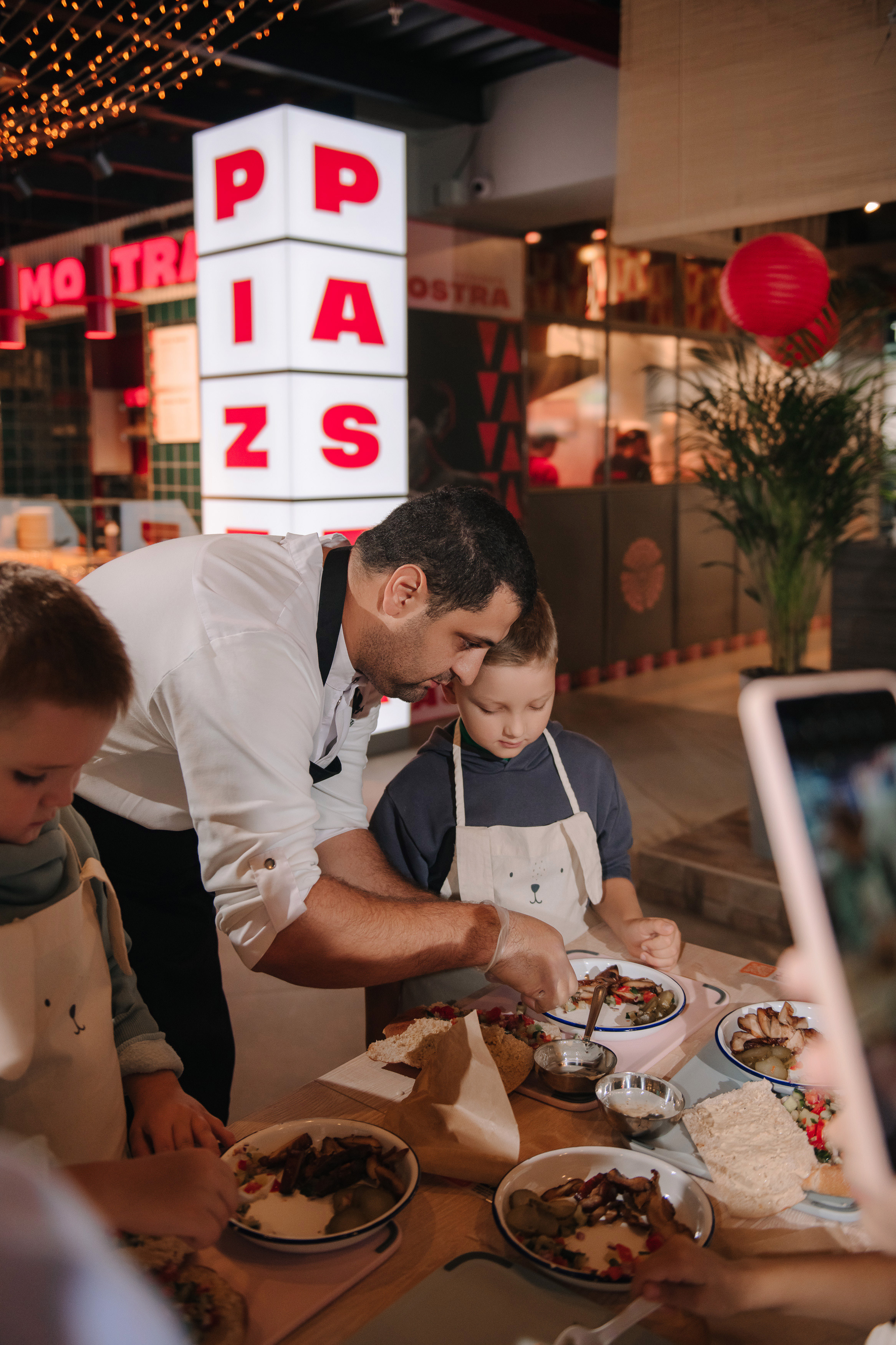 Гастродвор. Детский мастер-класс по приготовлению чикен шварма. Фотограф Валерия Голубева (Миронова)