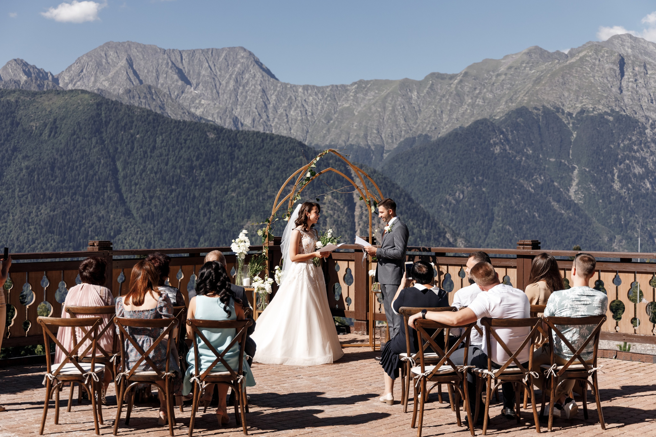 Выездная церемония & регистрация в Абхазии, на море и в горах. Свадебный фотограф в Абхазии, Сухум, Гагра, Сочи