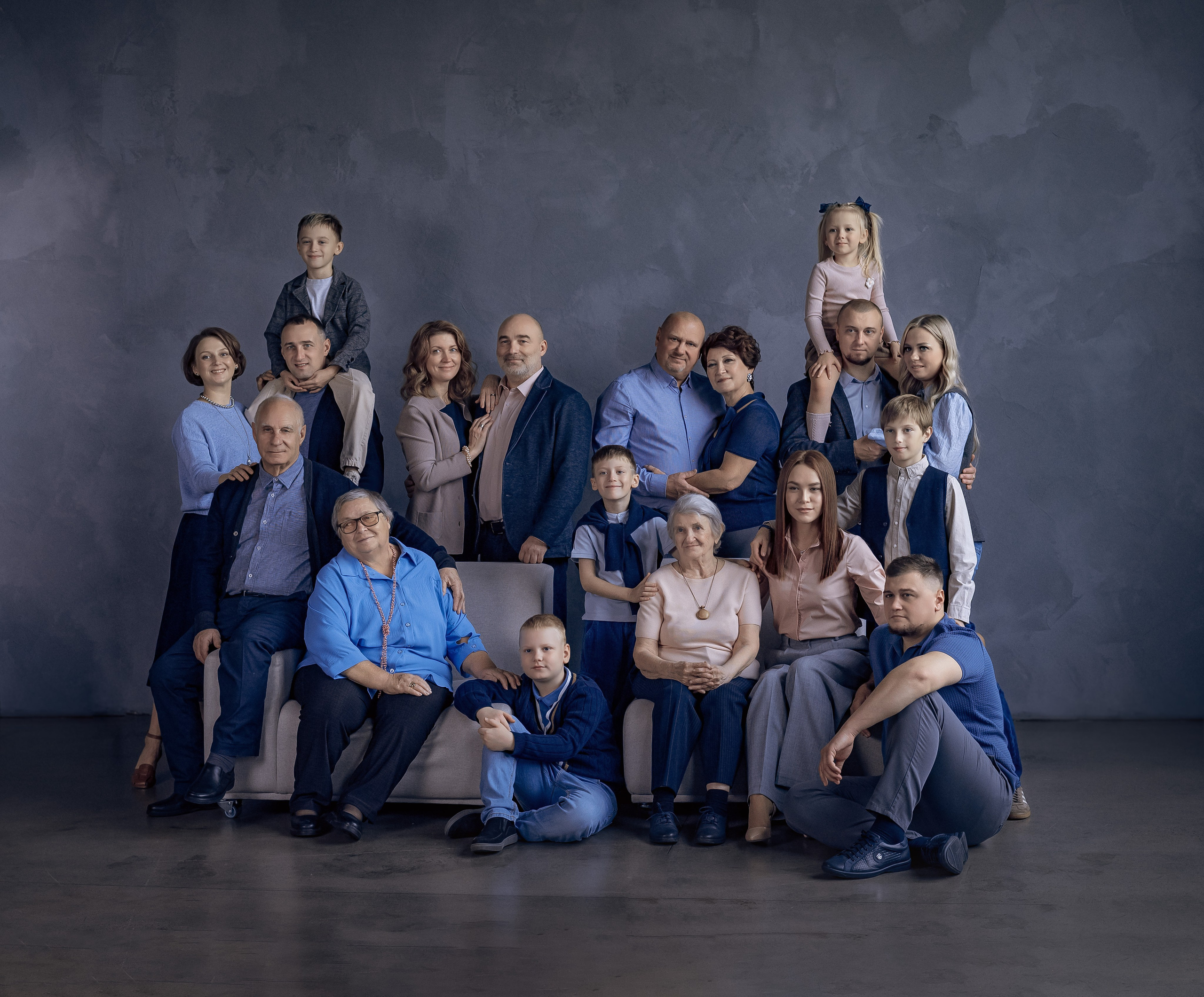 Сьемка поколений. Фотографы крещения/венчания  Красноярск Татьяна и Вячеслав Переваловы