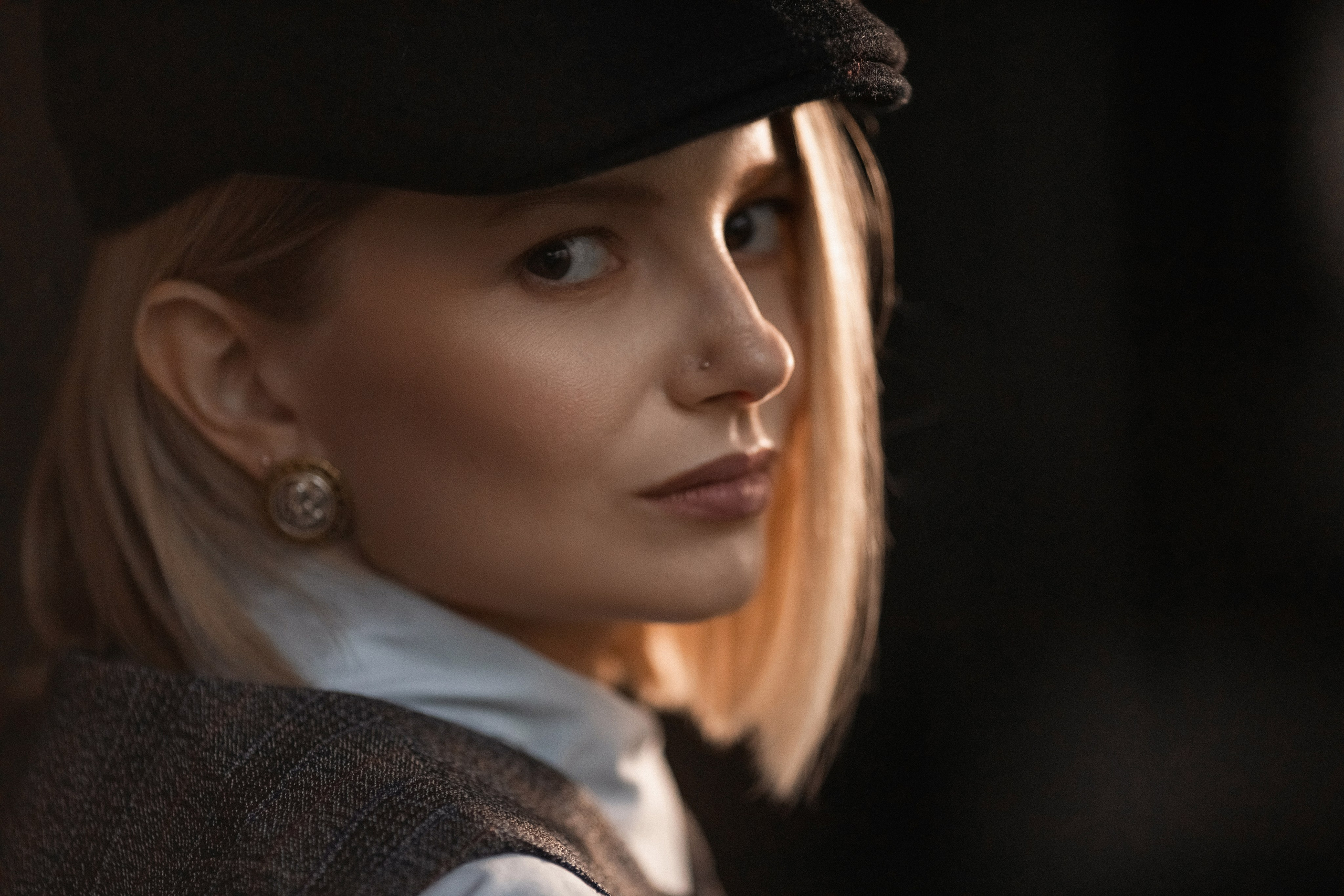 Аня в стиле Острых Козырьков