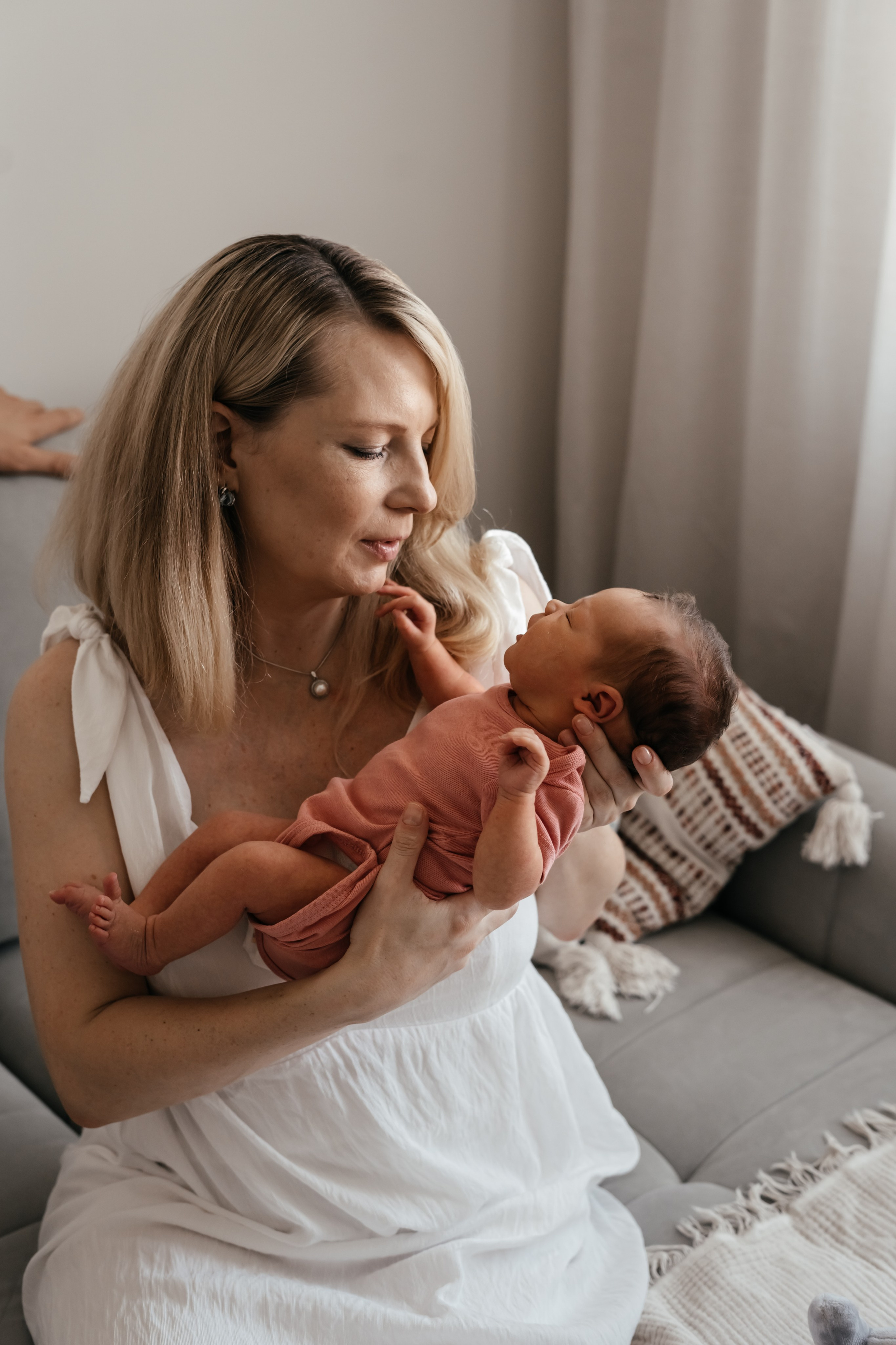 Первые дни Аси дома. Семейный фотограф в Томске Зарина Азизбаева